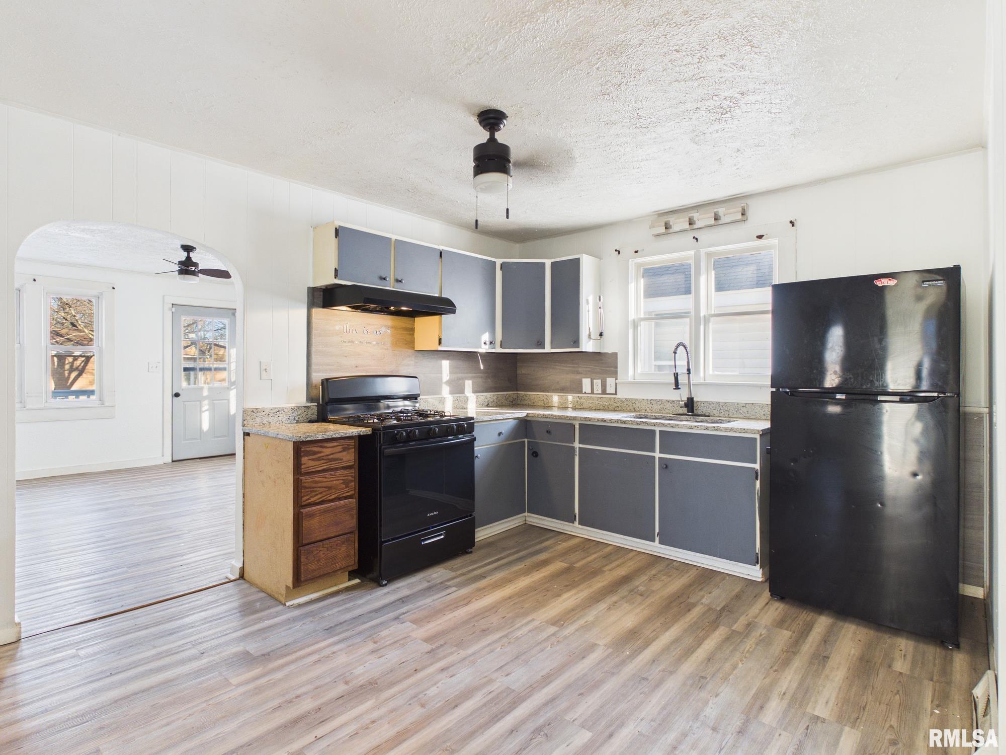 411 N MADISON Street