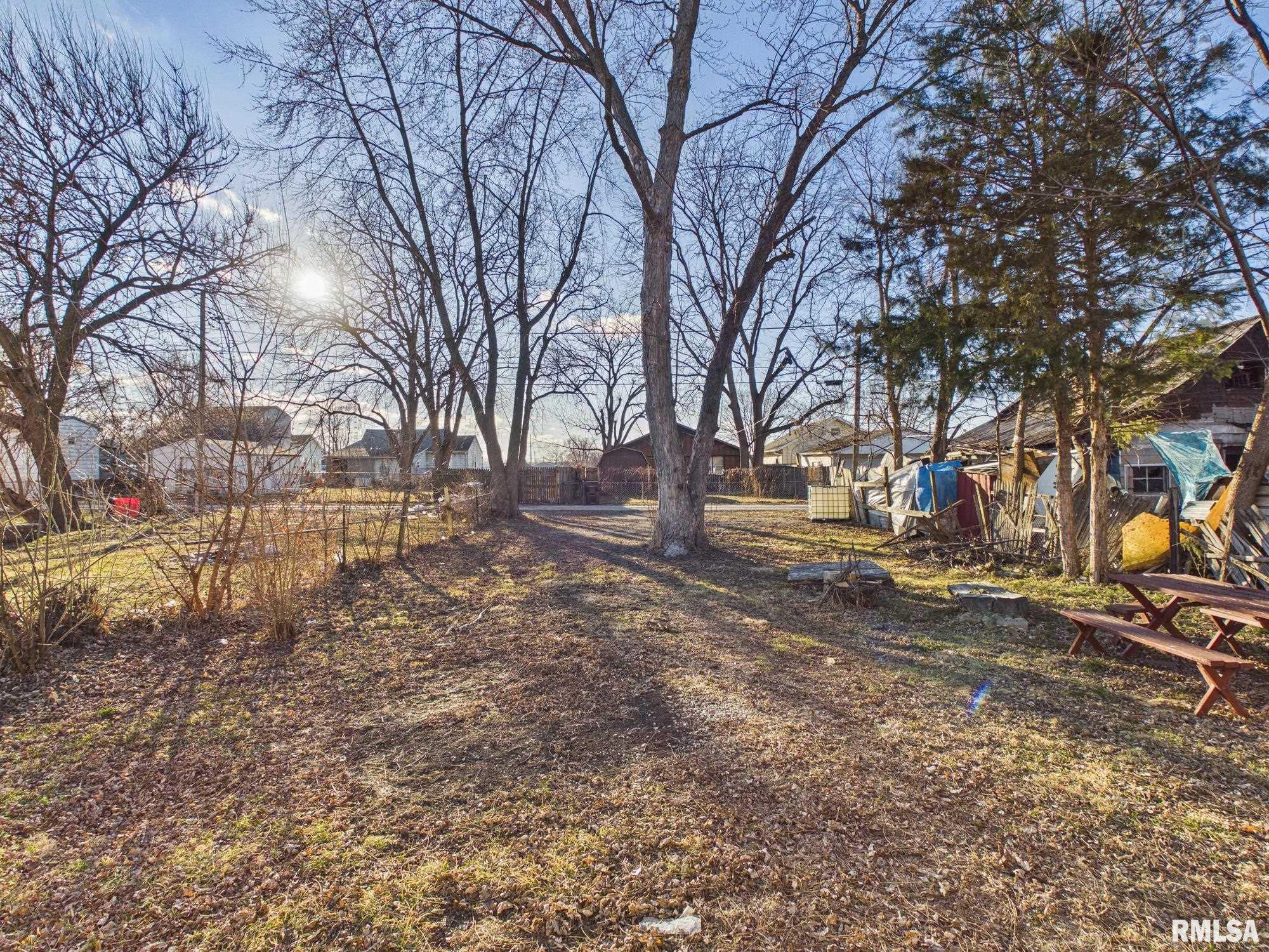 411 N MADISON Street