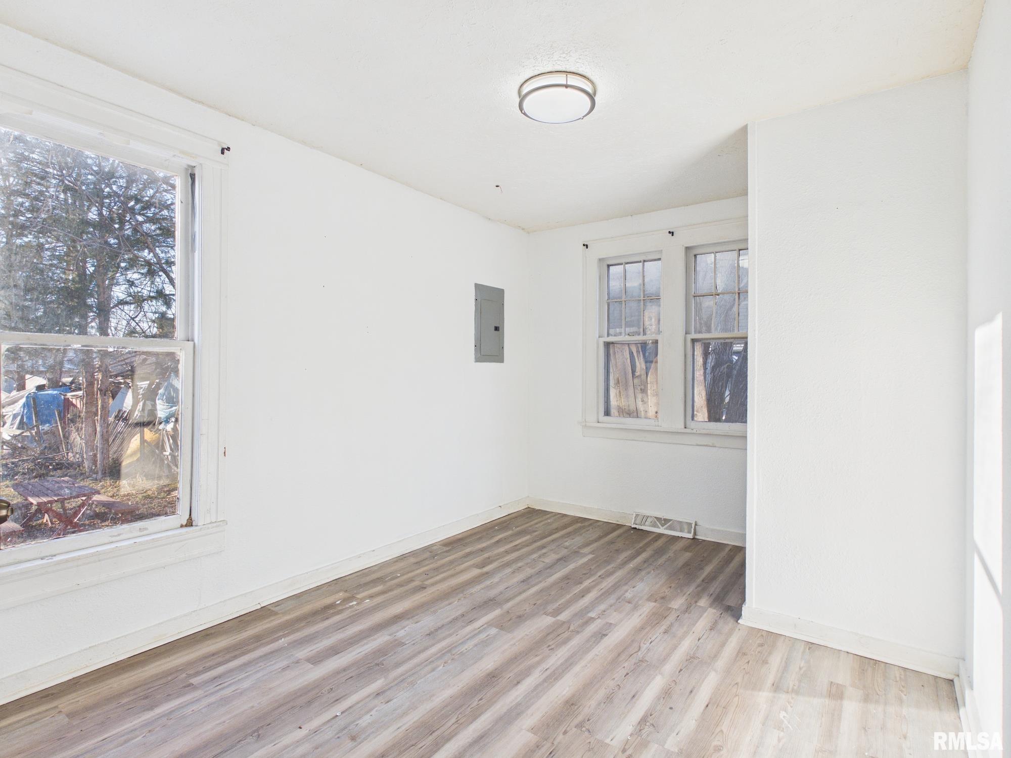 411 N MADISON Street