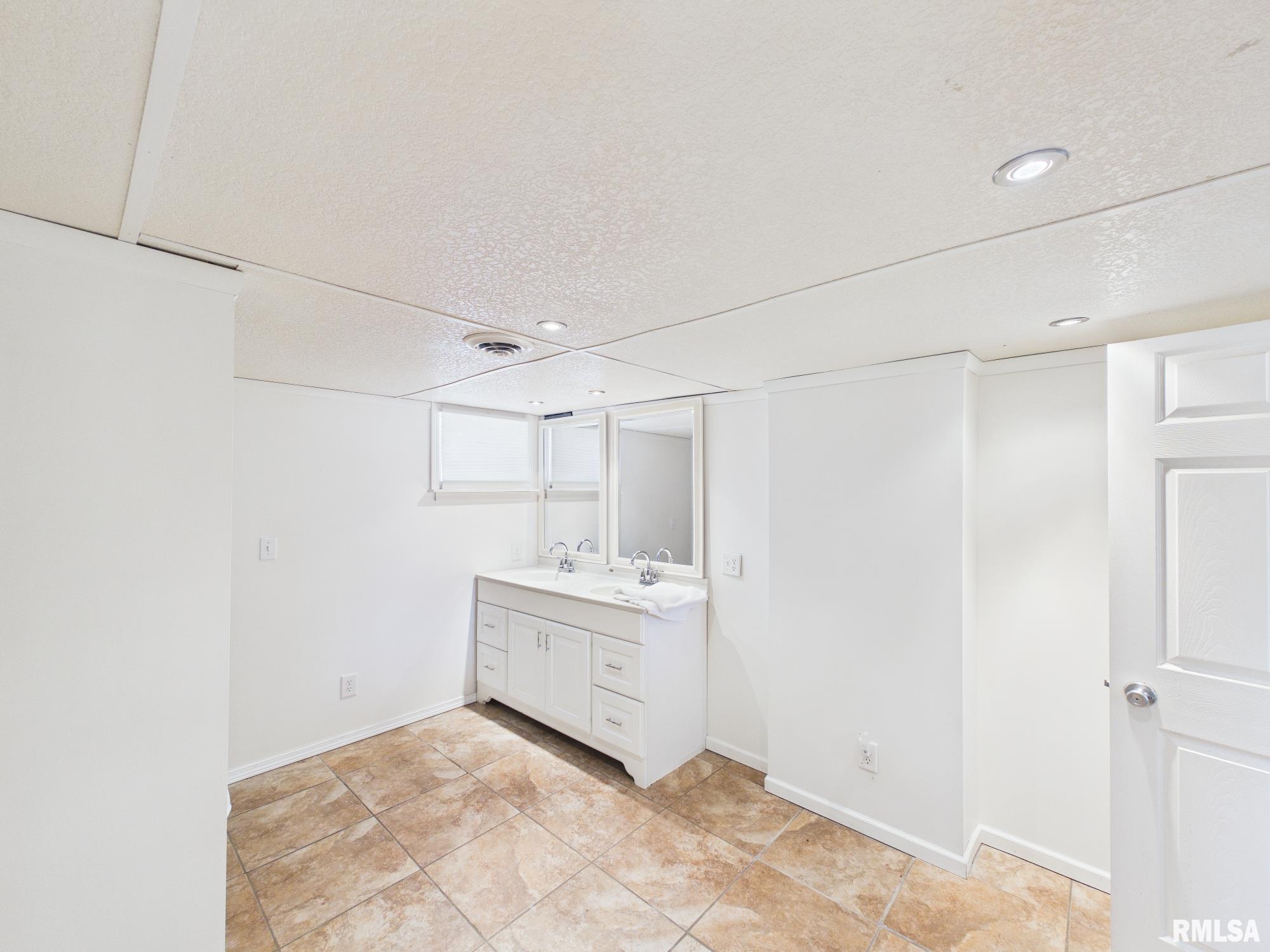 624 S 11TH Street