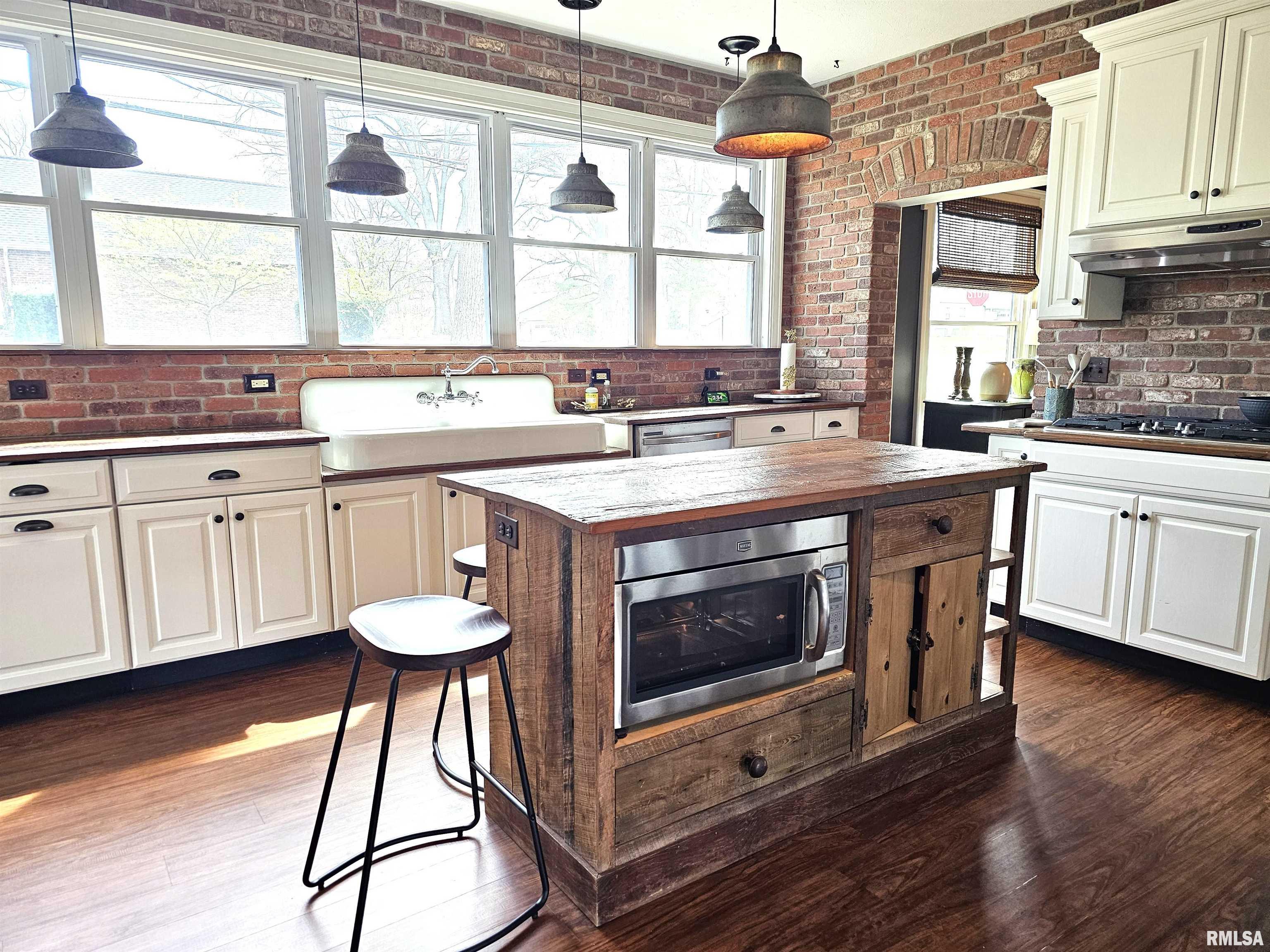 624 S 11TH Street