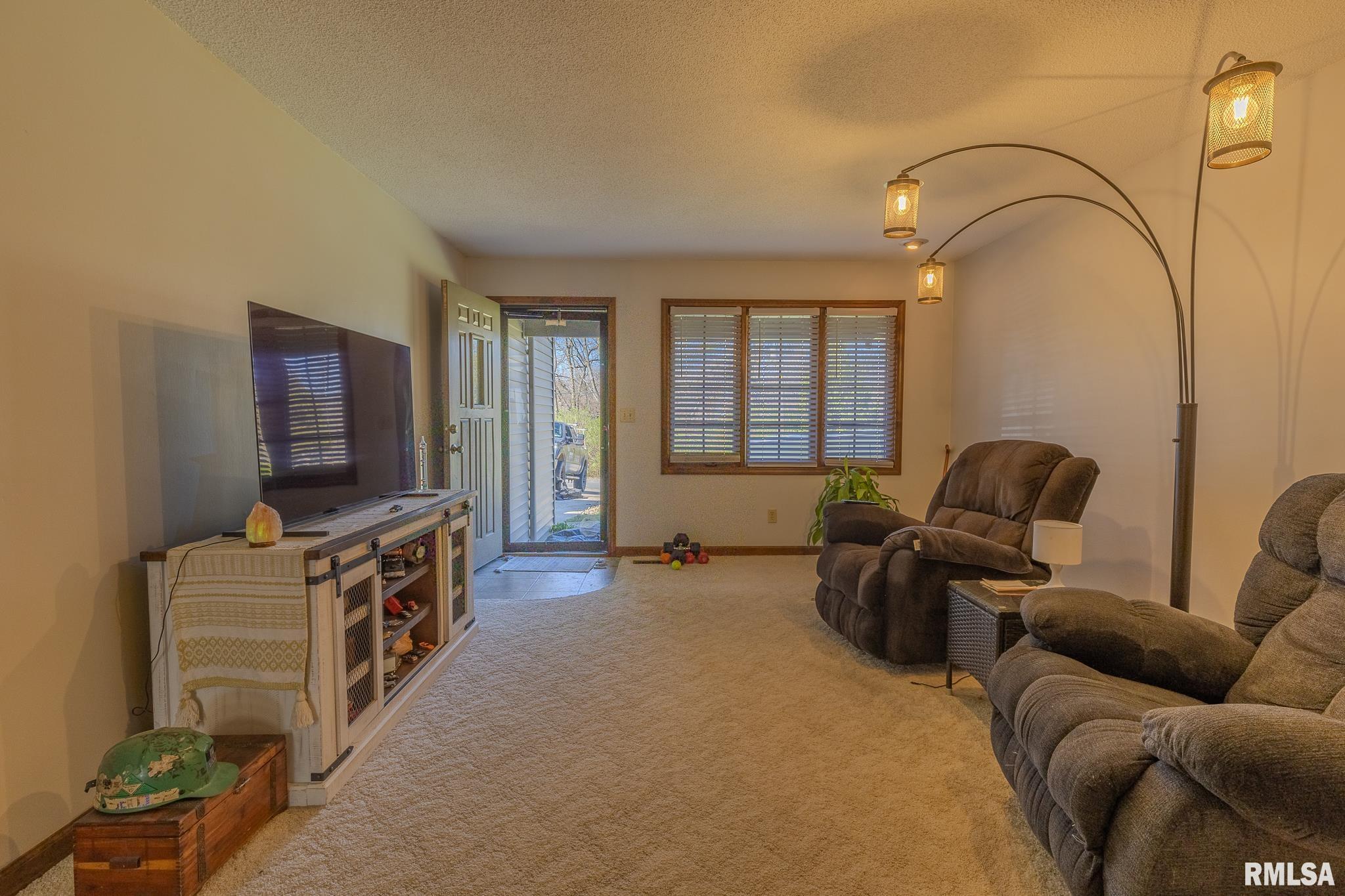 7 HICKORY Lane