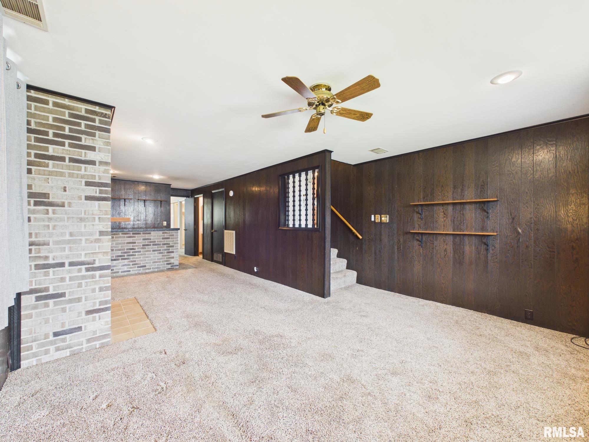 815 W ADAMS Street