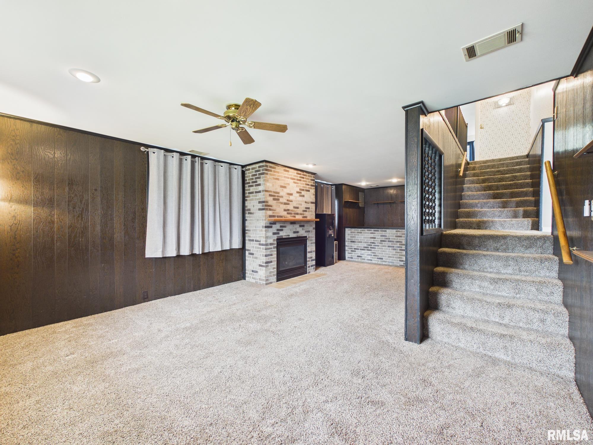 815 W ADAMS Street