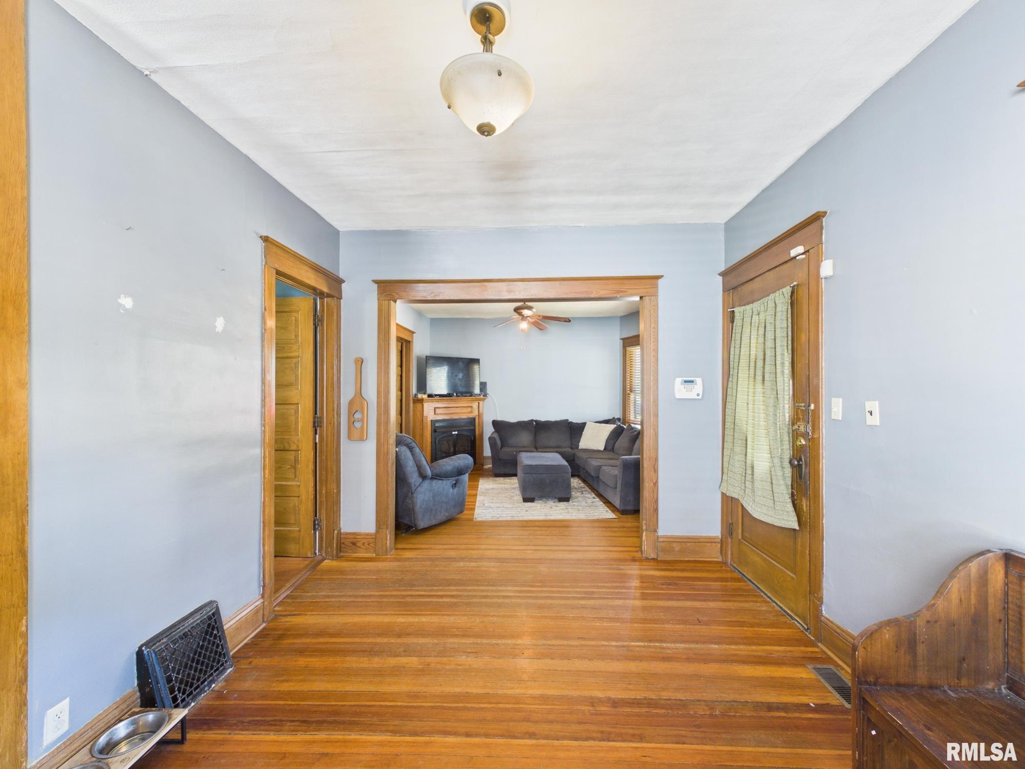 400 S Adelia Street