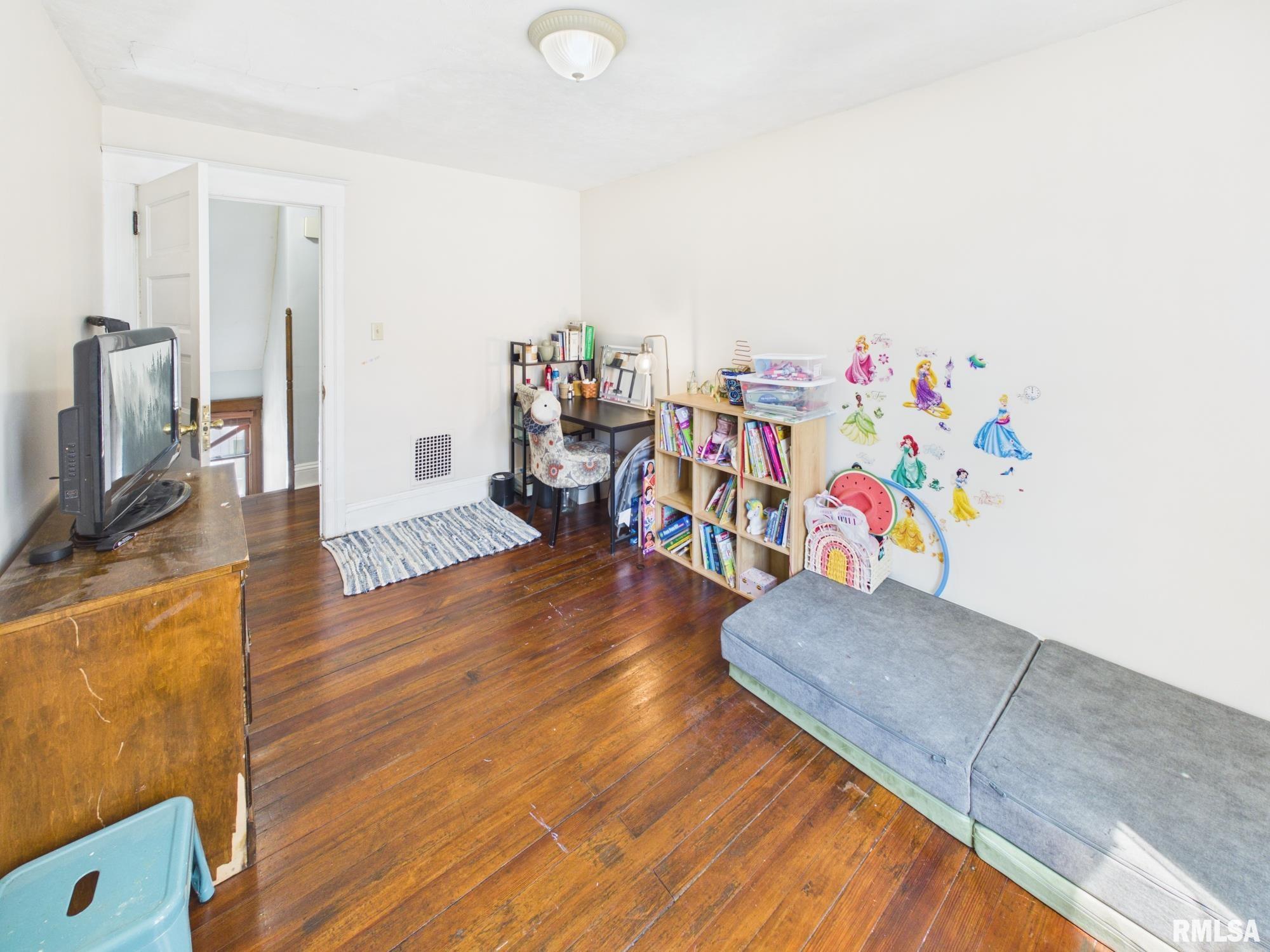 400 S Adelia Street