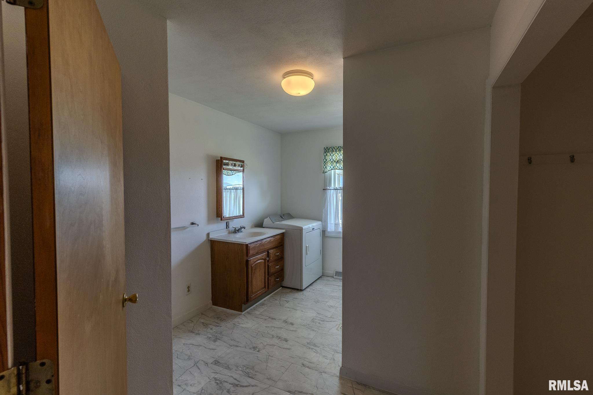 104 E Petersburg Street