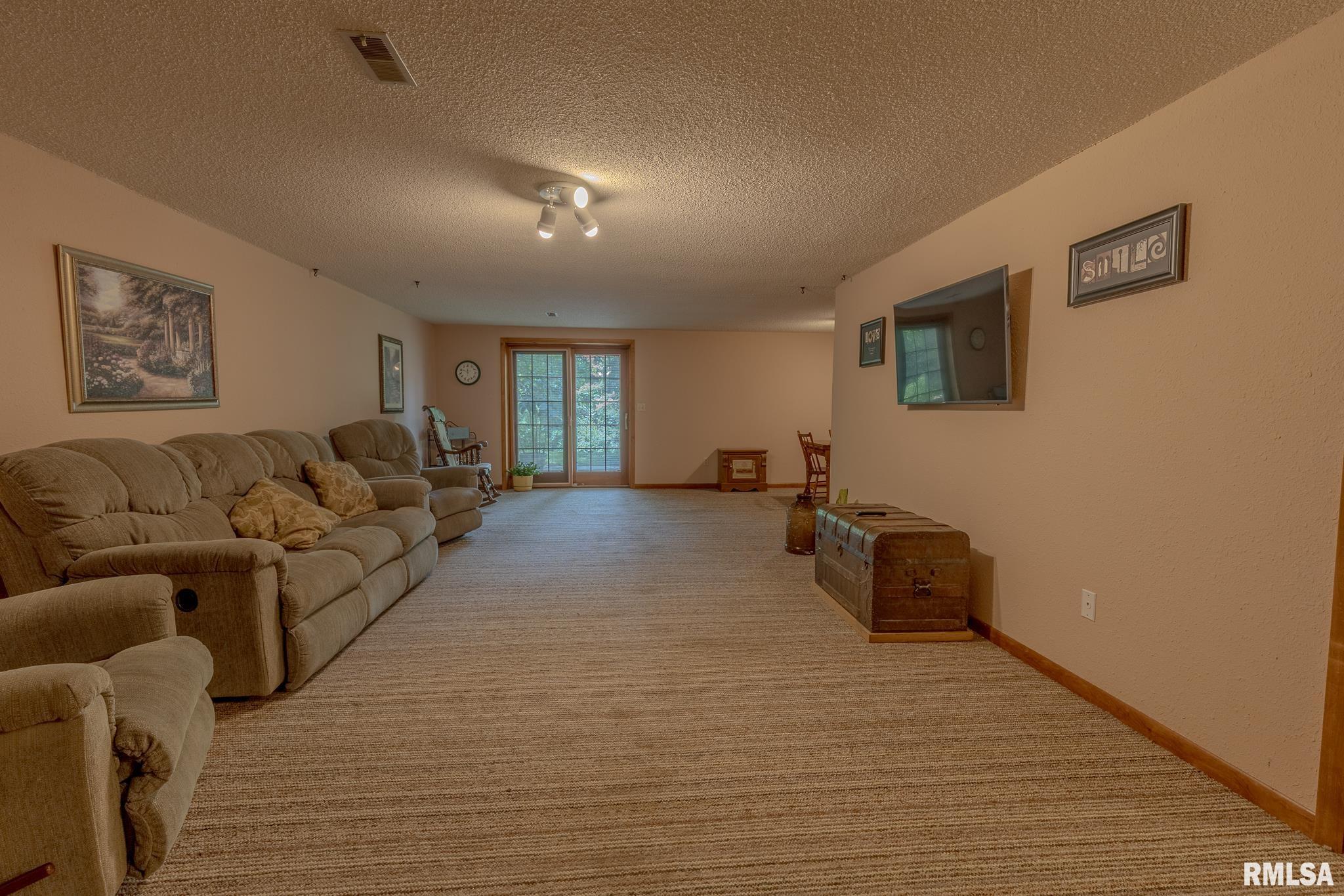 2 HICKORY Lane