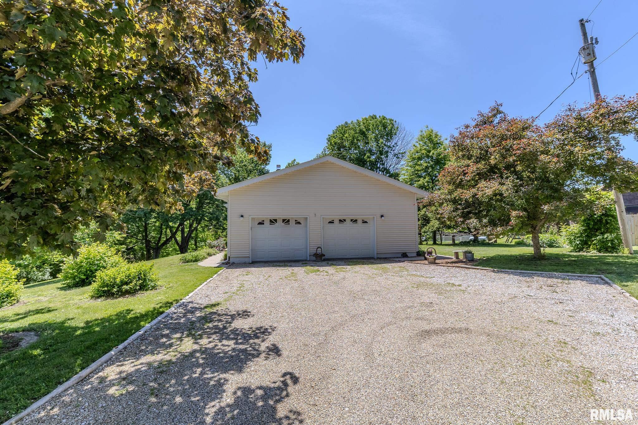 2 HICKORY Lane