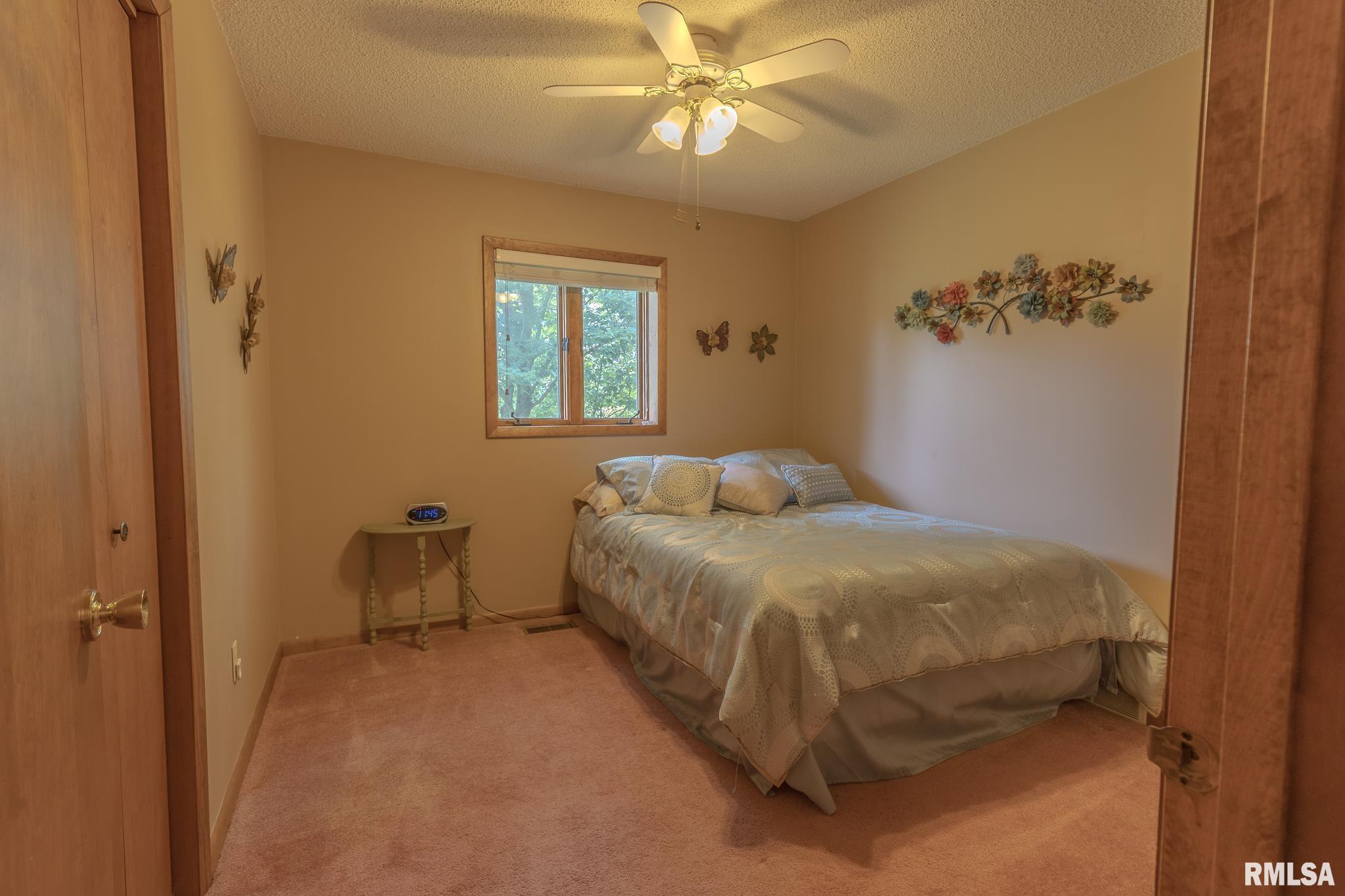 2 HICKORY Lane