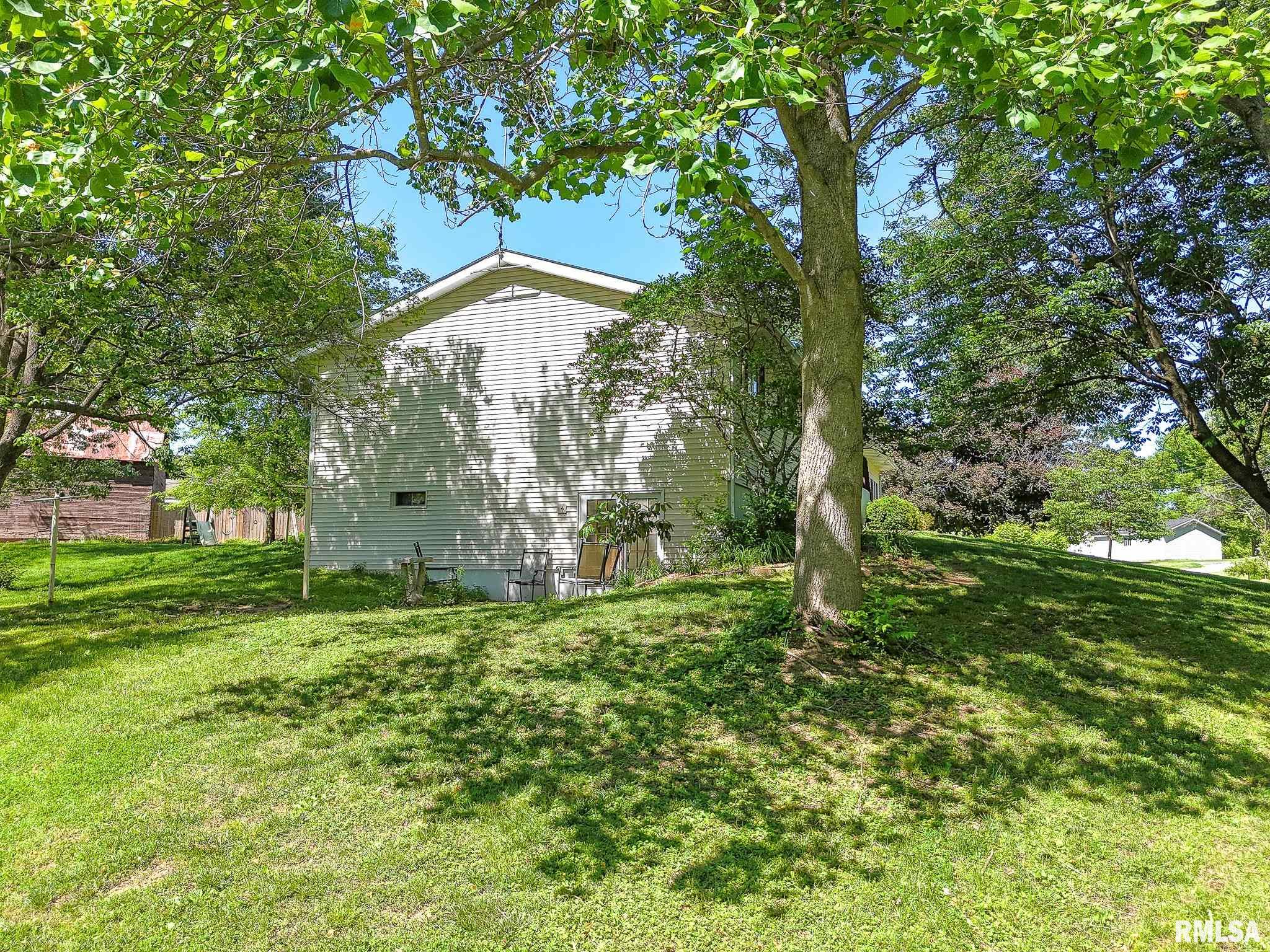 2 HICKORY Lane
