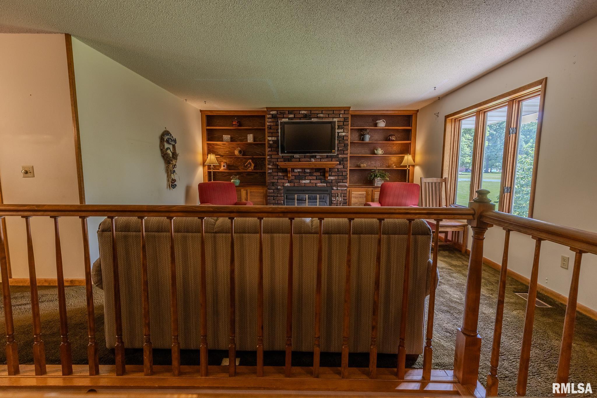 2 HICKORY Lane