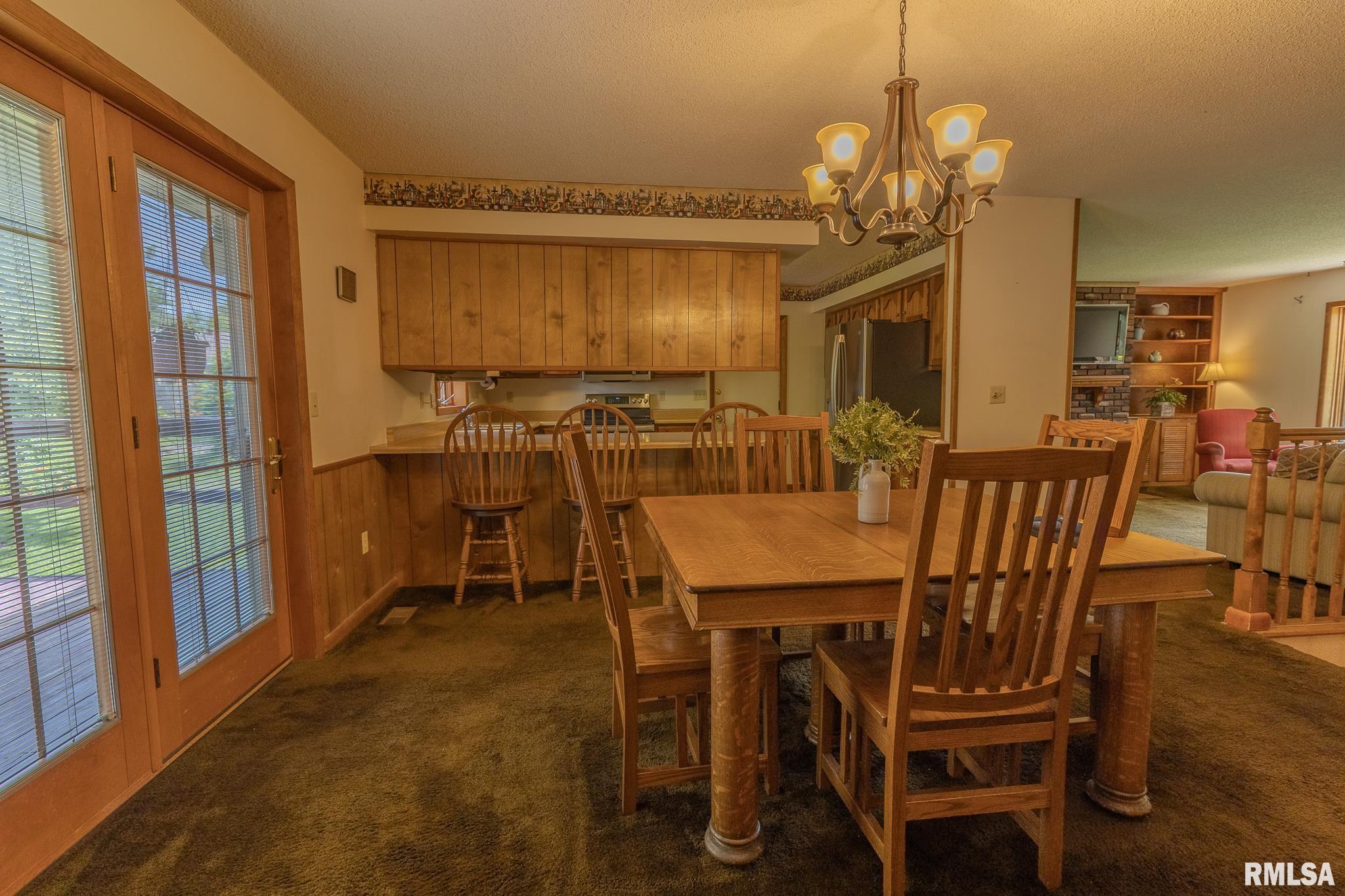 2 HICKORY Lane