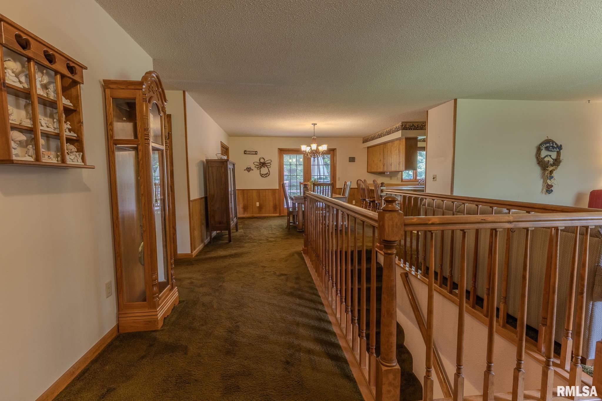 2 HICKORY Lane