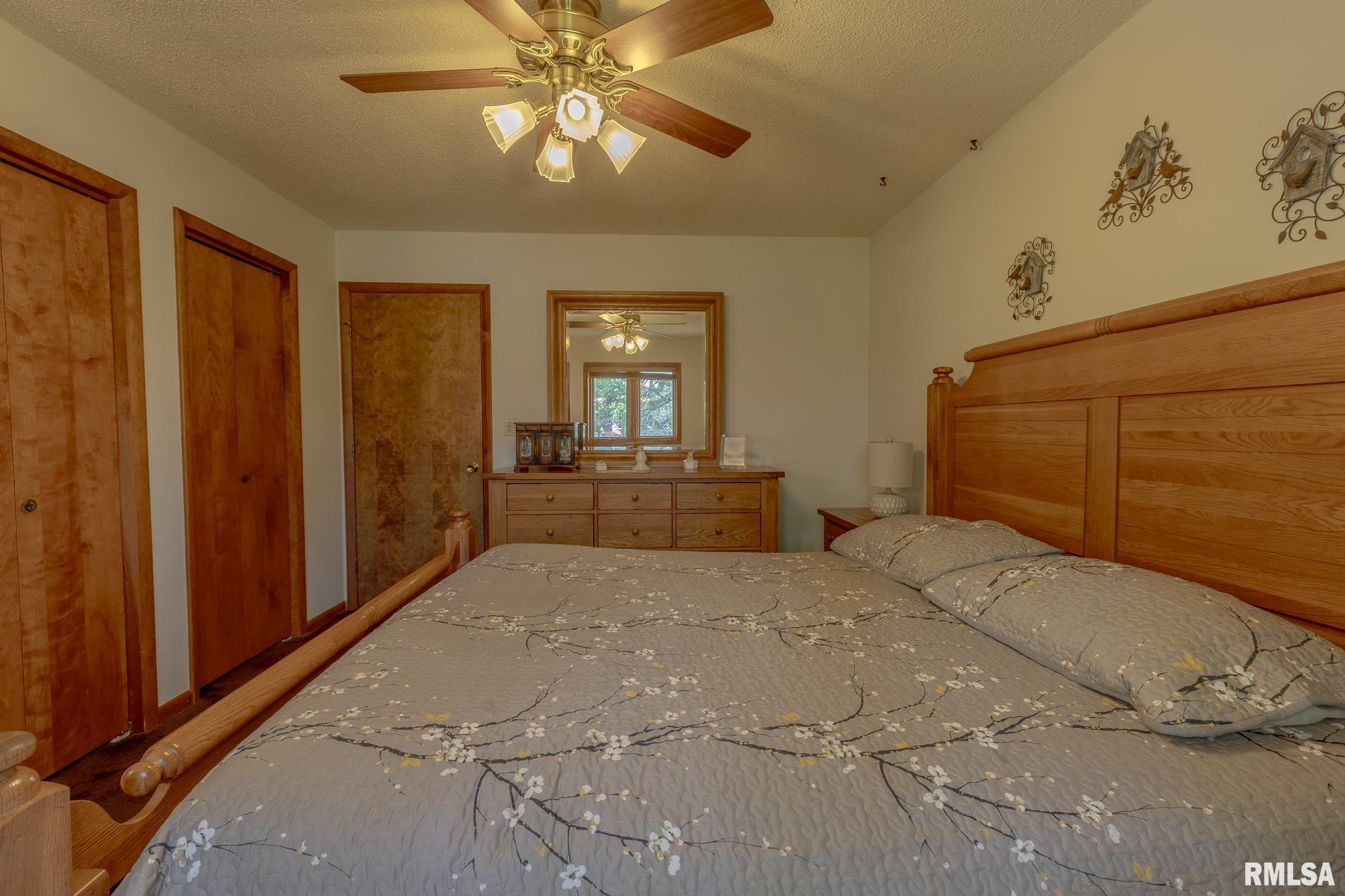 2 HICKORY Lane