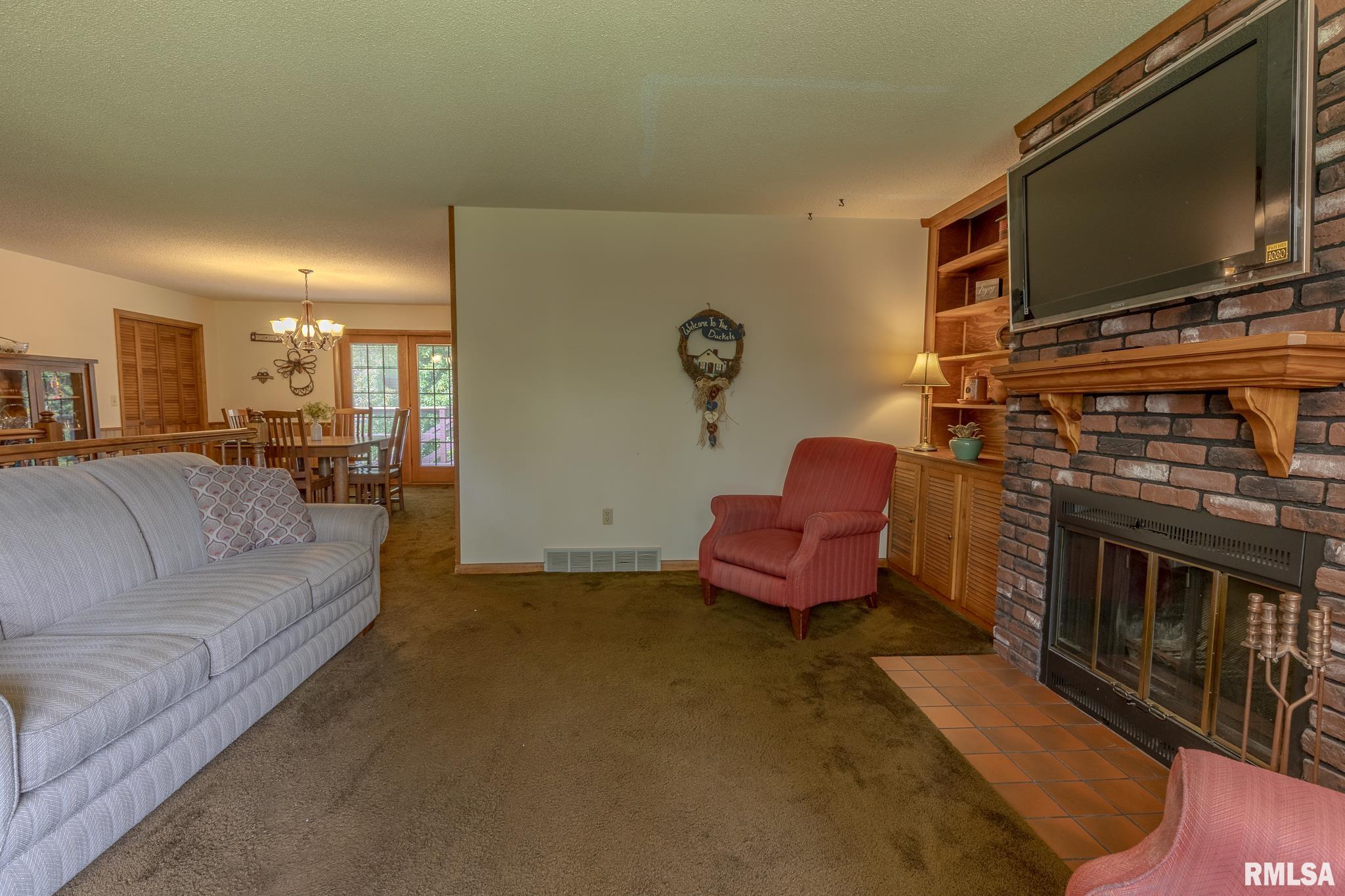 2 HICKORY Lane