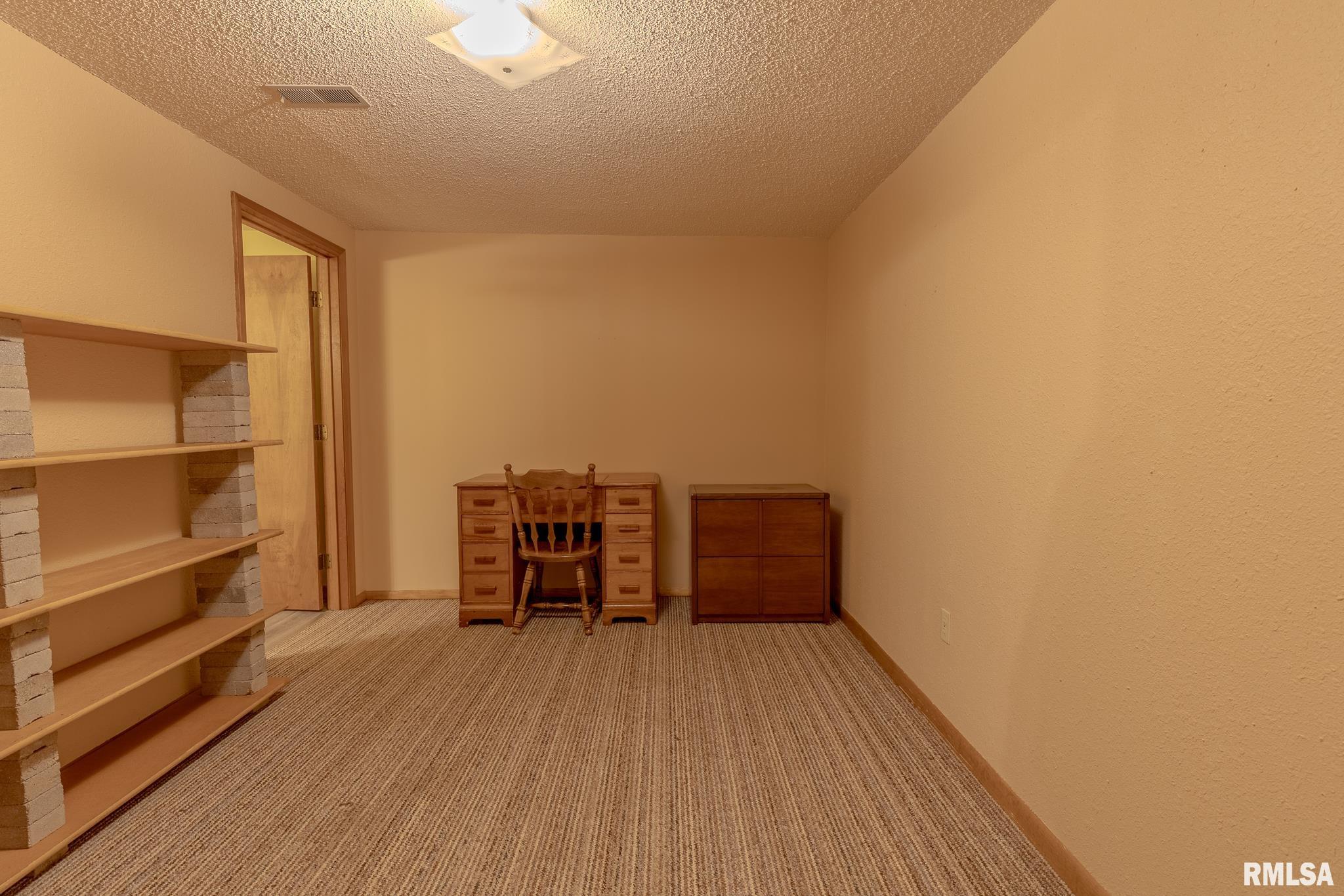 2 HICKORY Lane