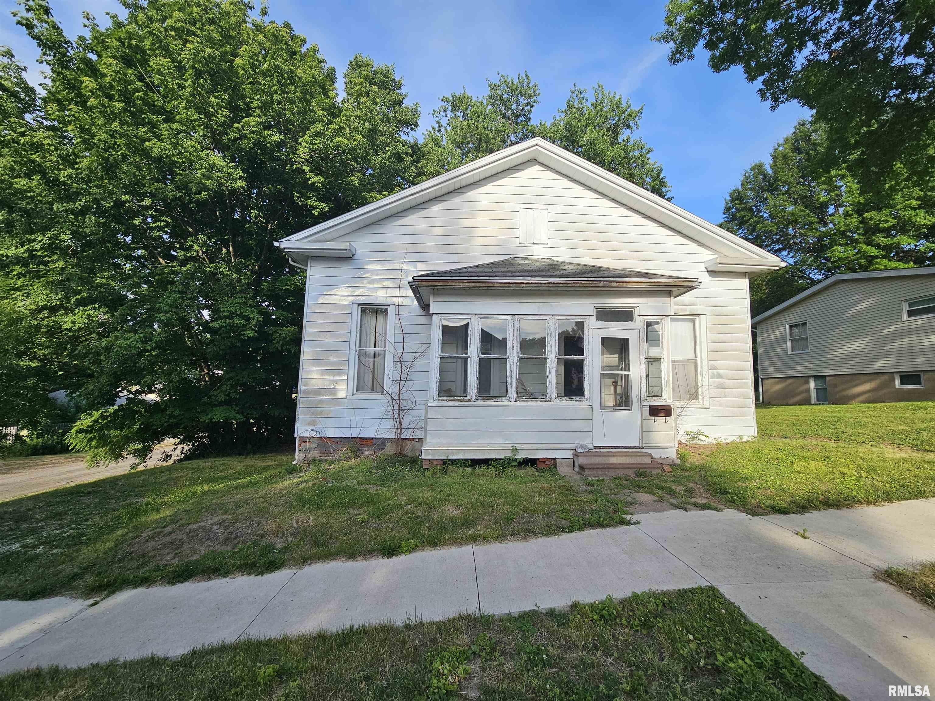 704 S 8TH Street