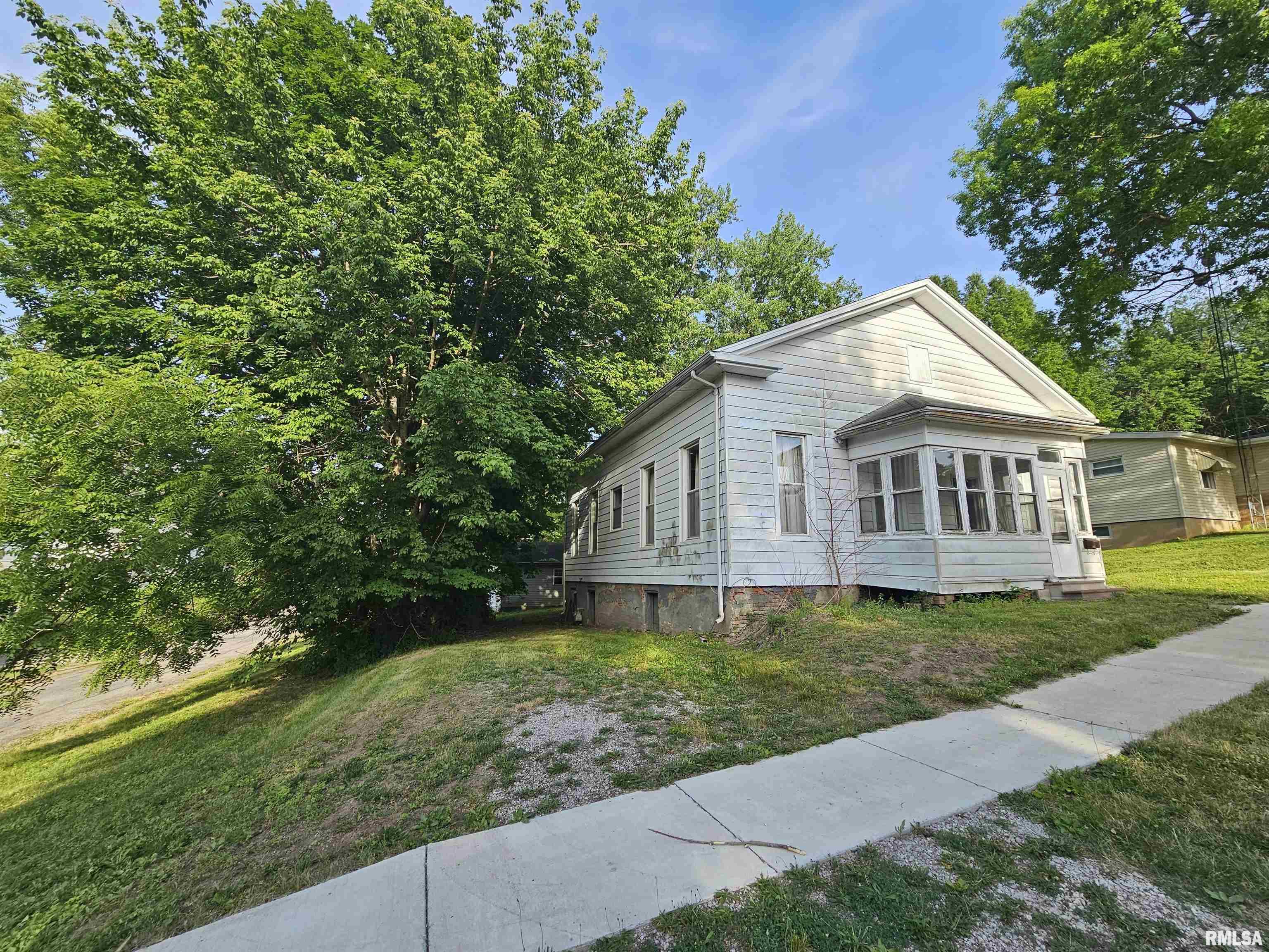 704 S 8TH Street