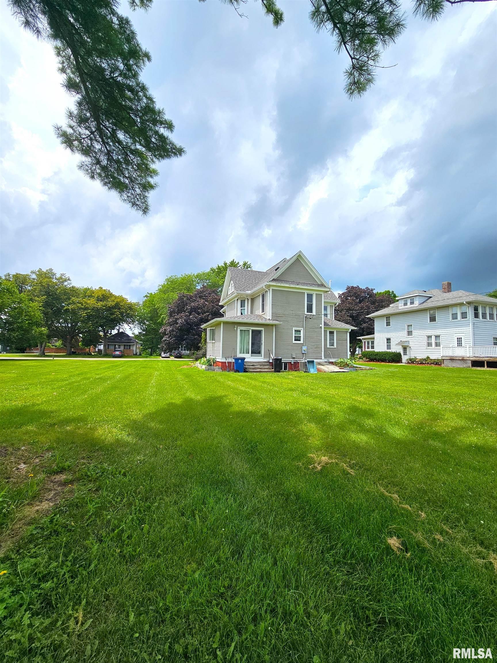 105 N GALENA Avenue