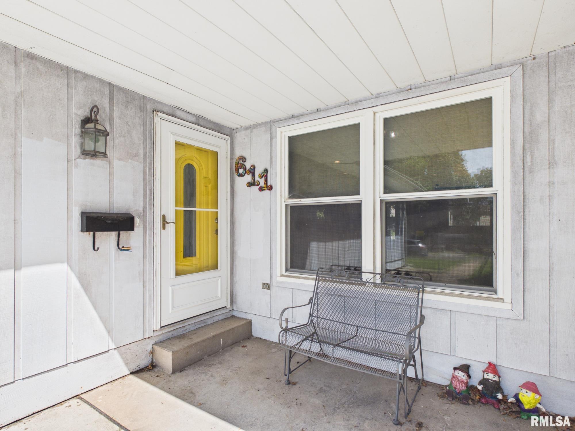 611 W LINCOLN Avenue