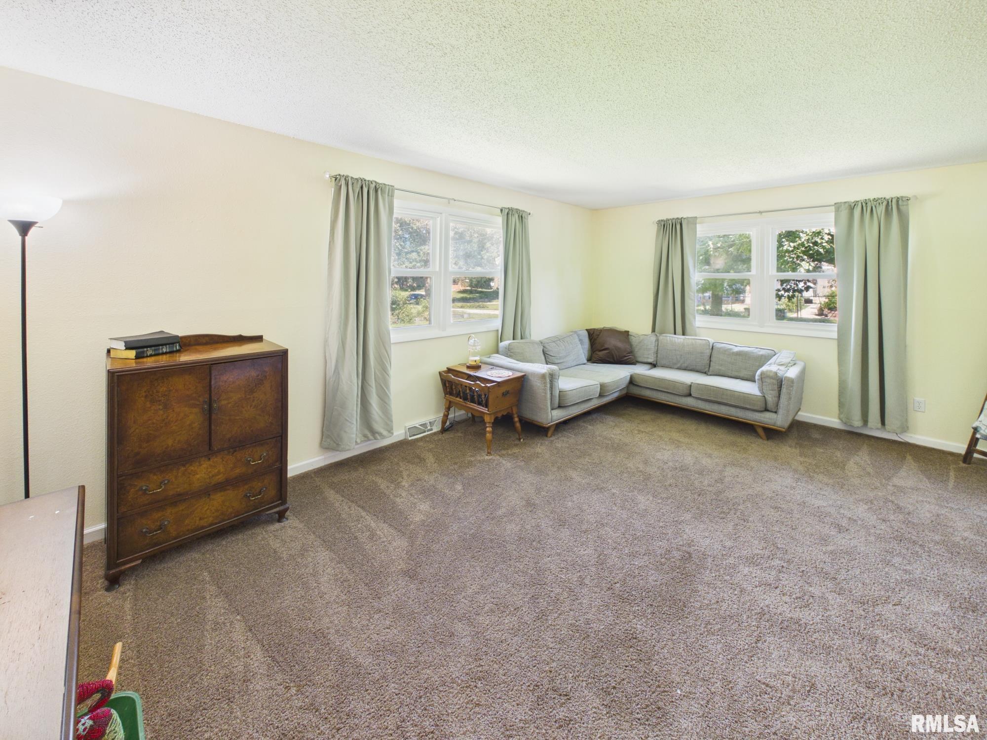 611 W LINCOLN Avenue