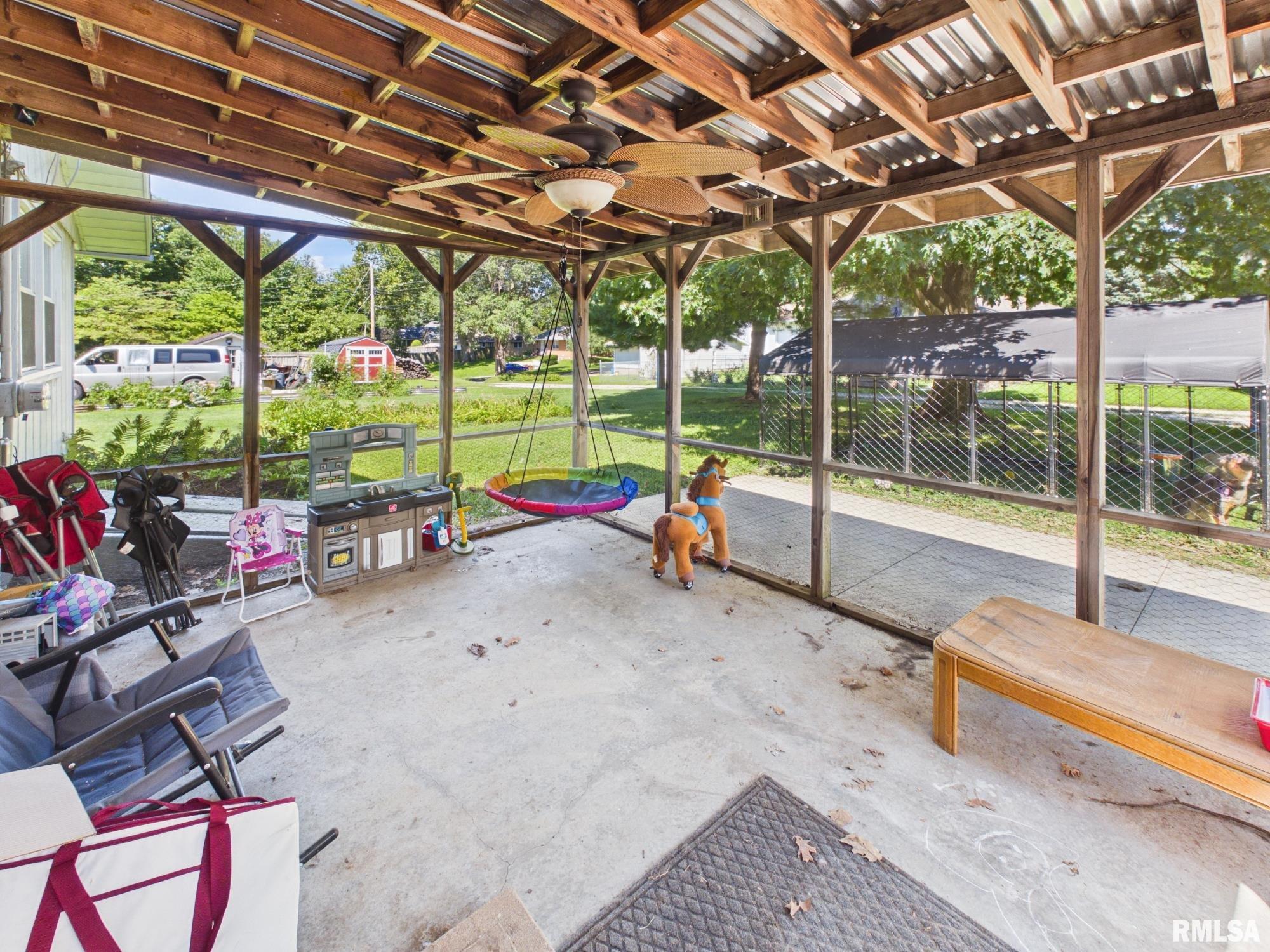 611 W LINCOLN Avenue