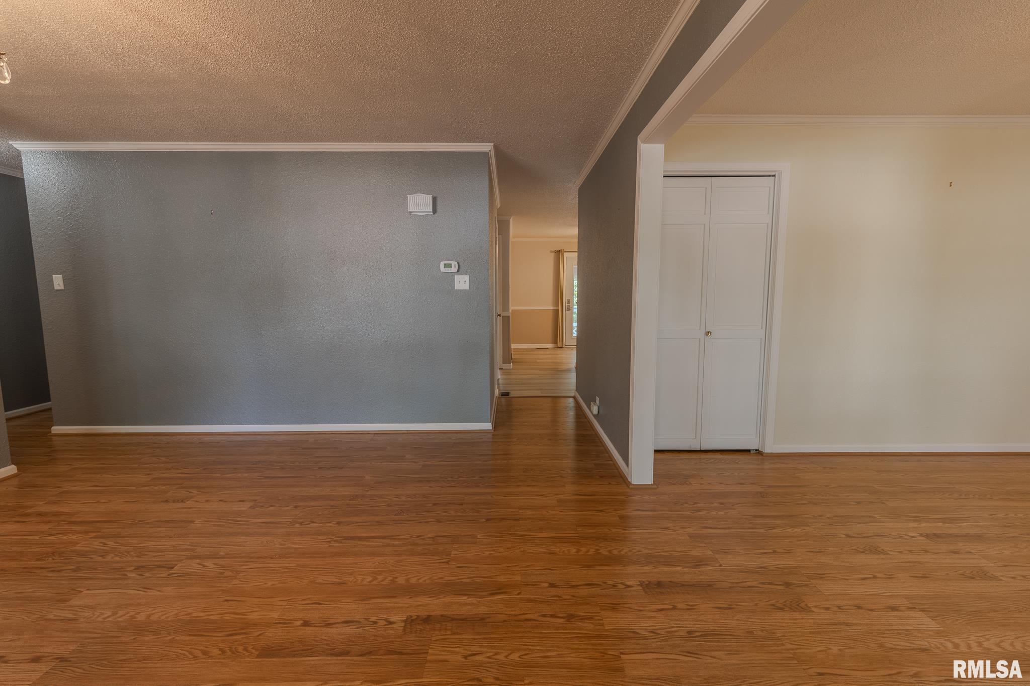 320 HILLCREST Drive