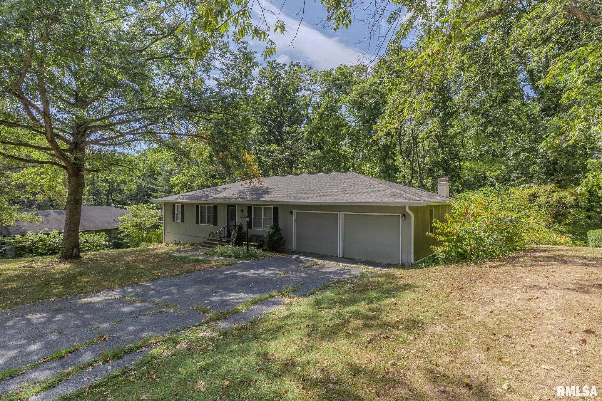 320 HILLCREST Drive