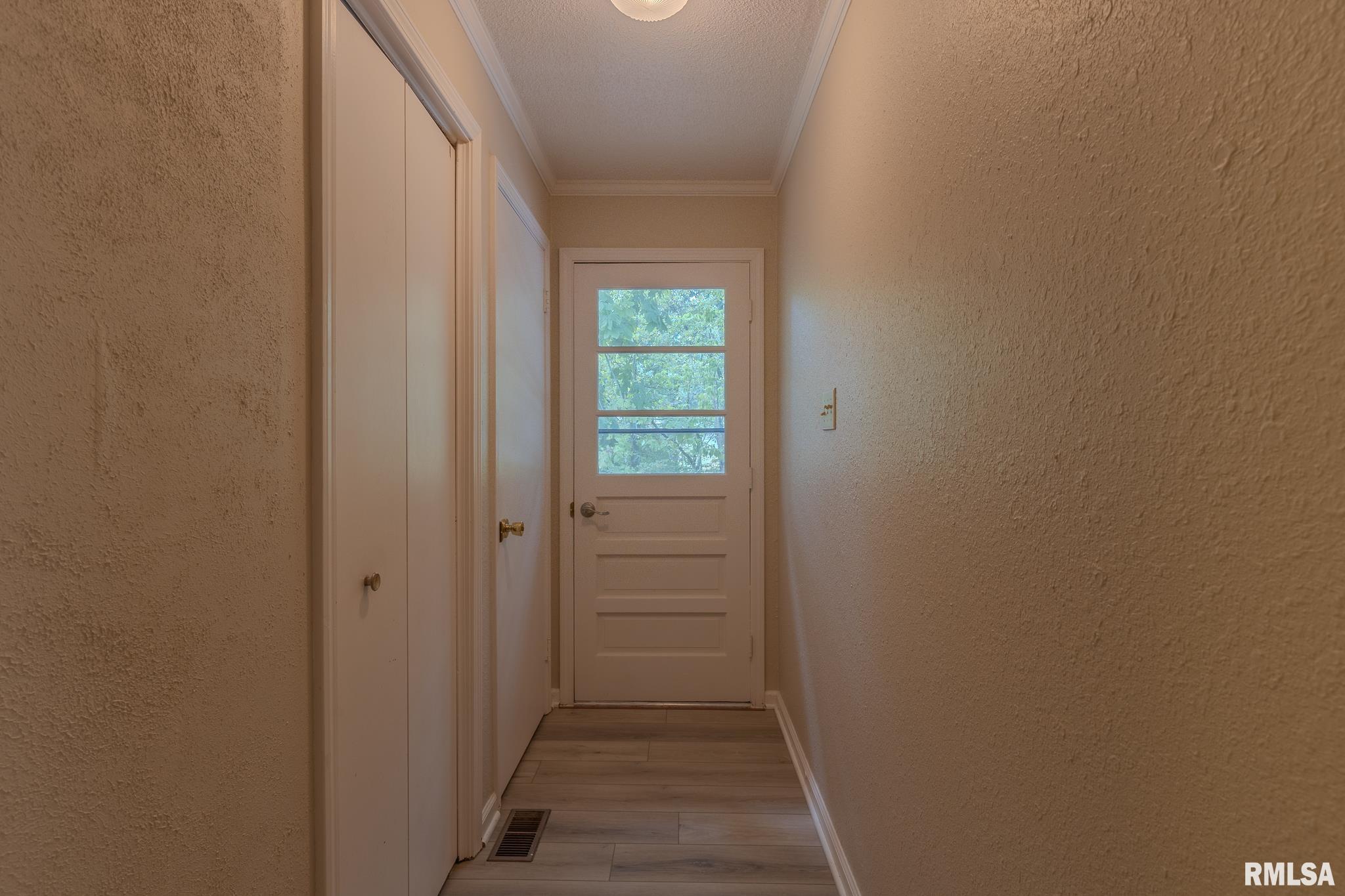 320 HILLCREST Drive