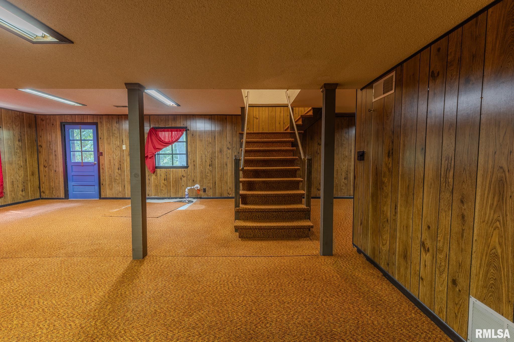320 HILLCREST Drive