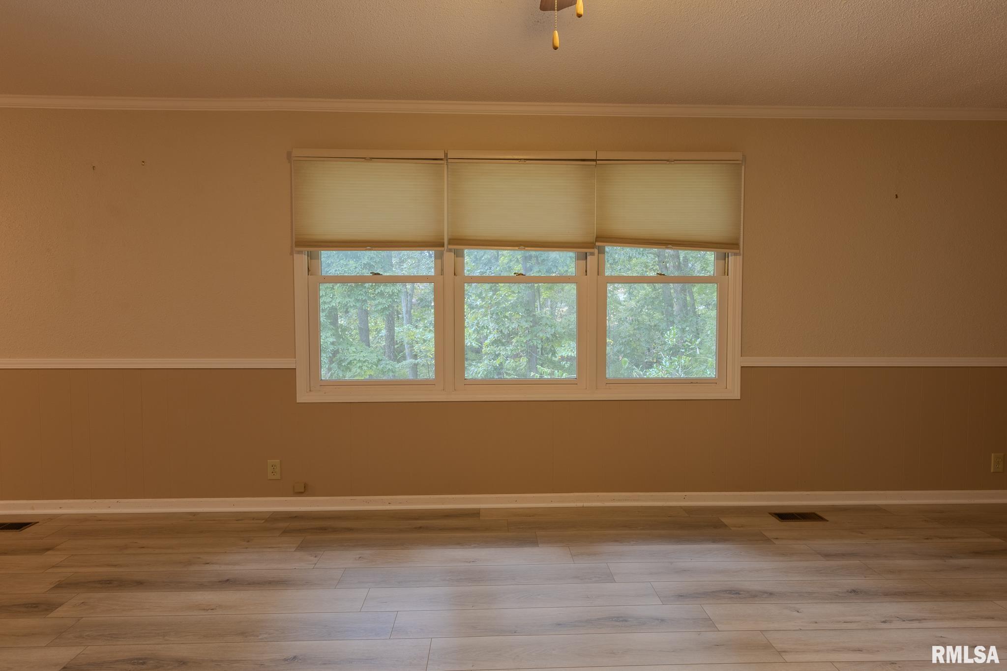 320 HILLCREST Drive