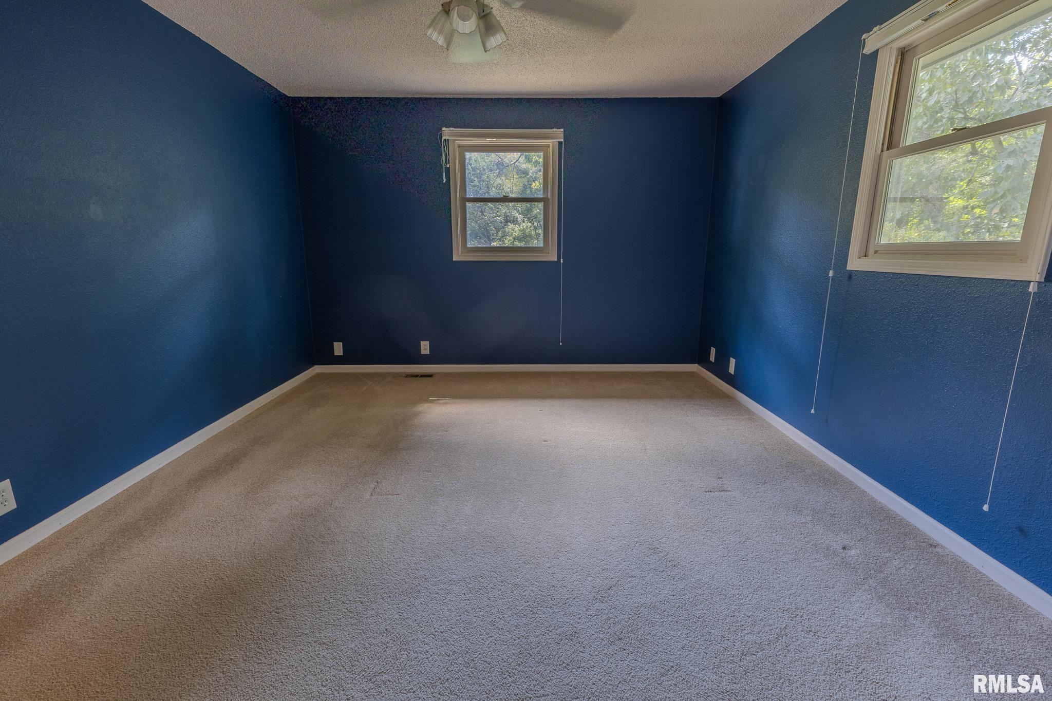 320 HILLCREST Drive
