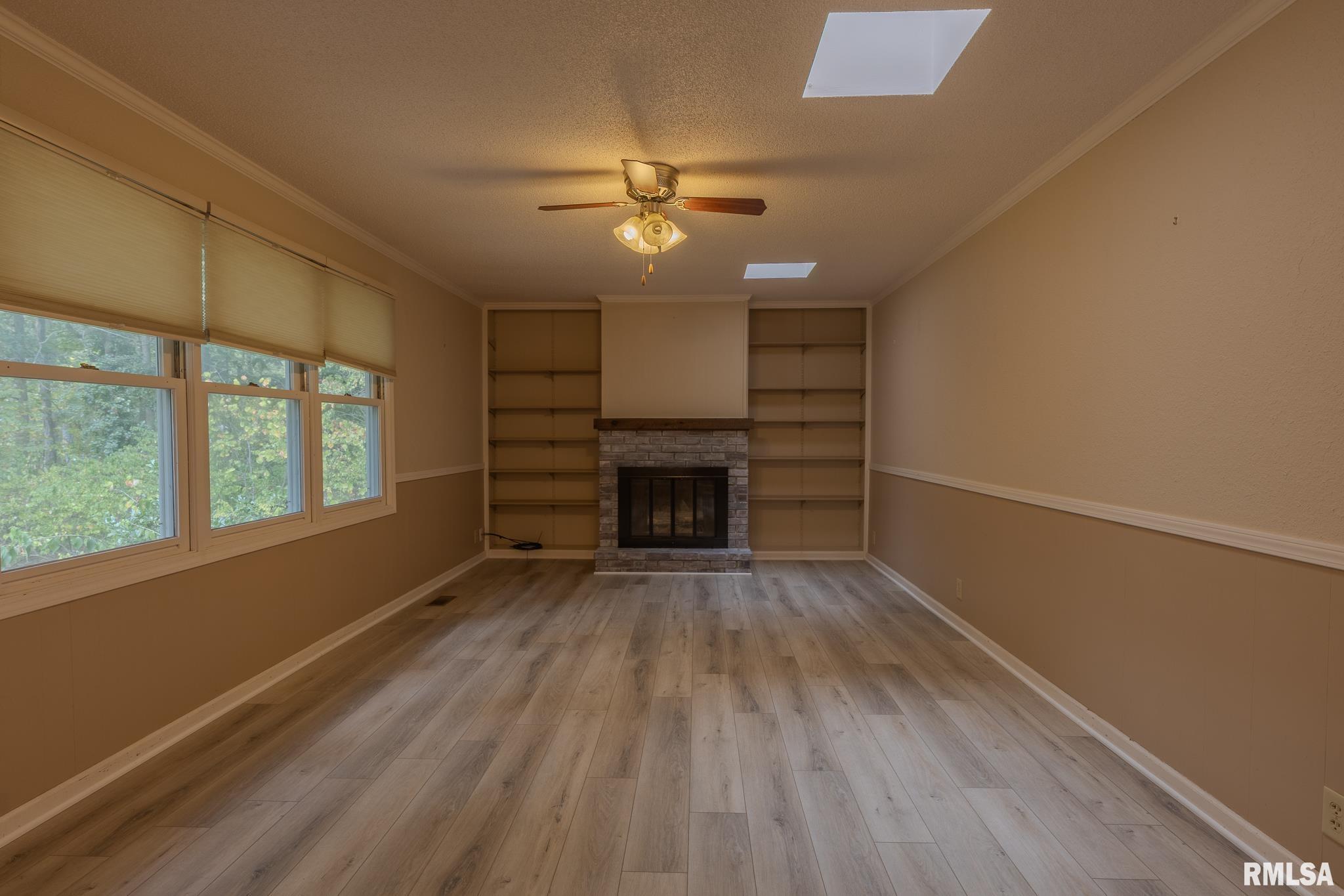 320 HILLCREST Drive