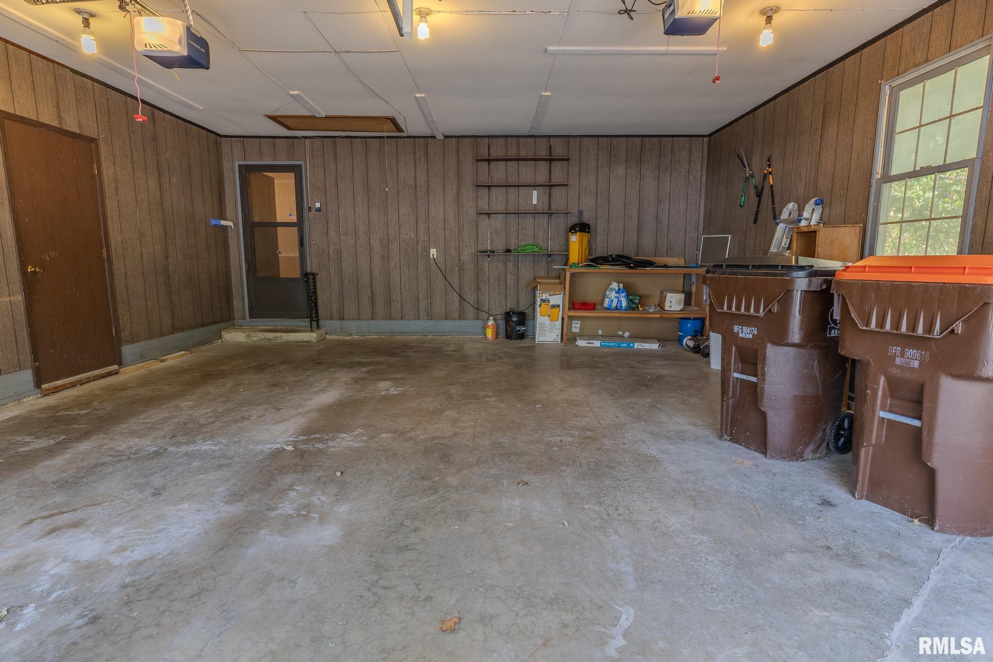 320 HILLCREST Drive