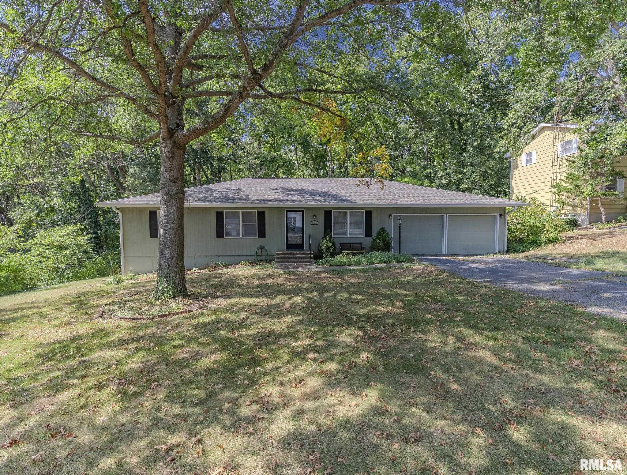 320 HILLCREST Drive