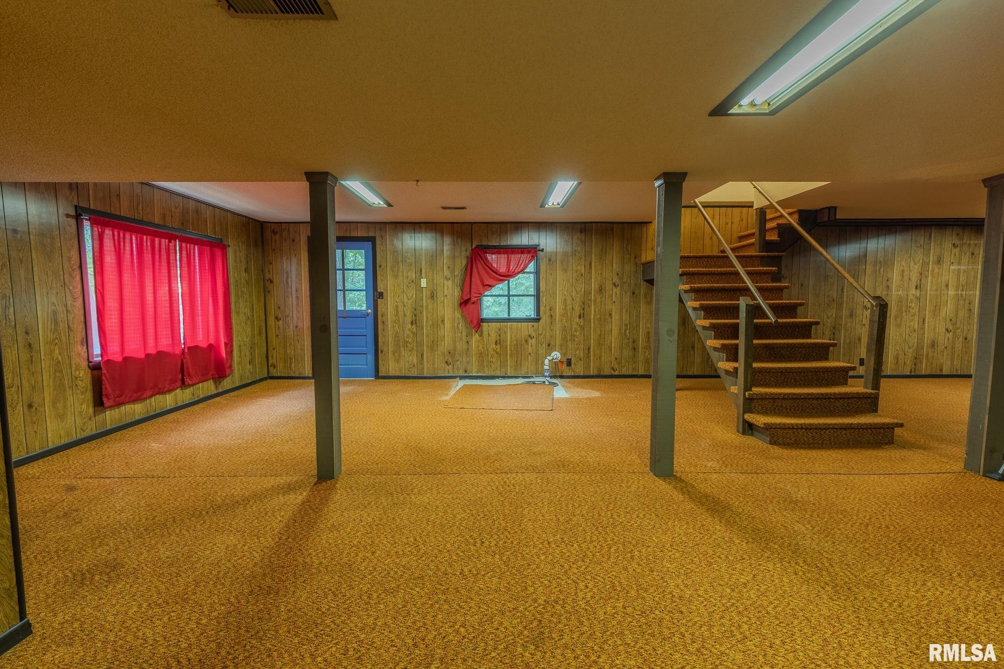 320 HILLCREST Drive