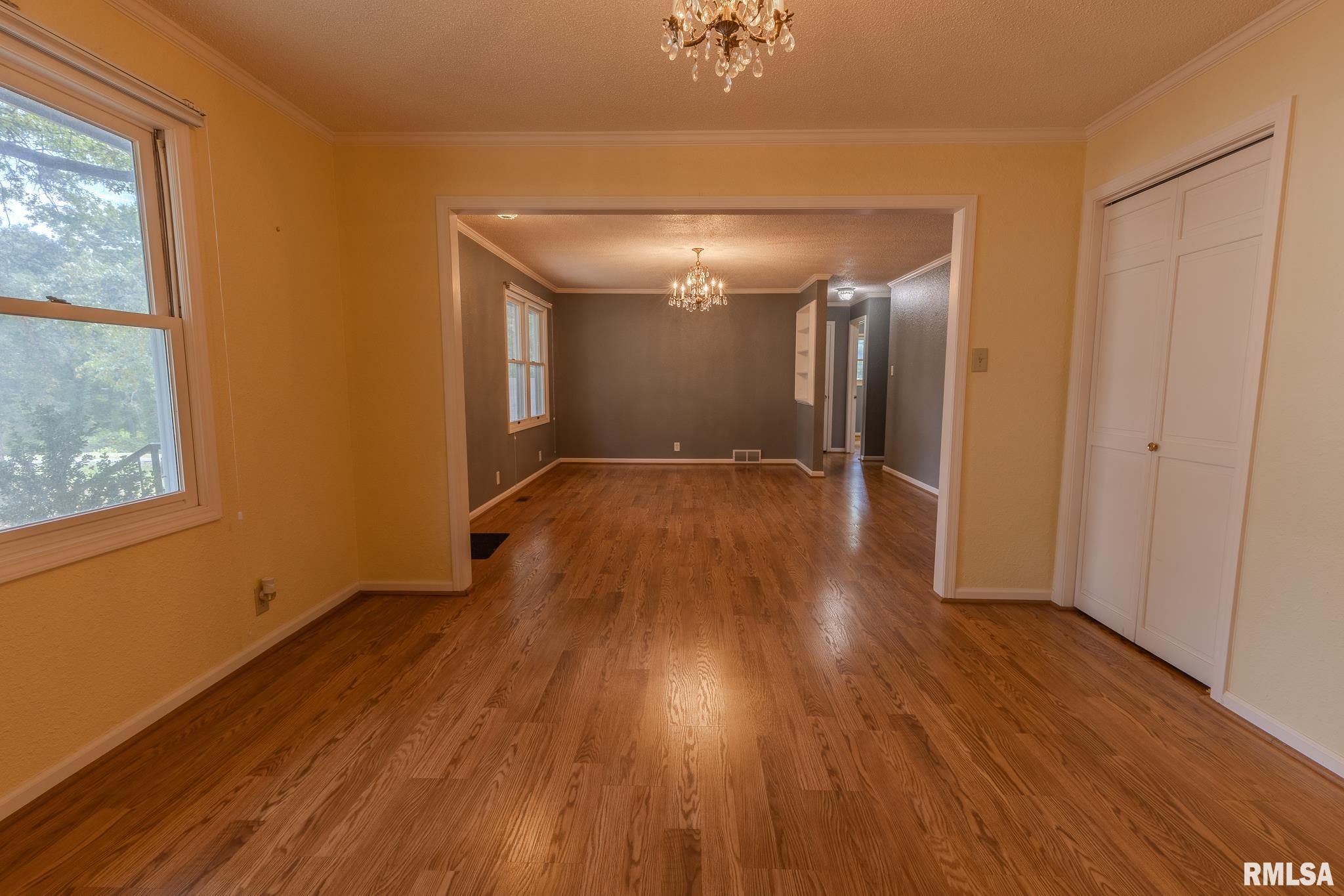 320 HILLCREST Drive