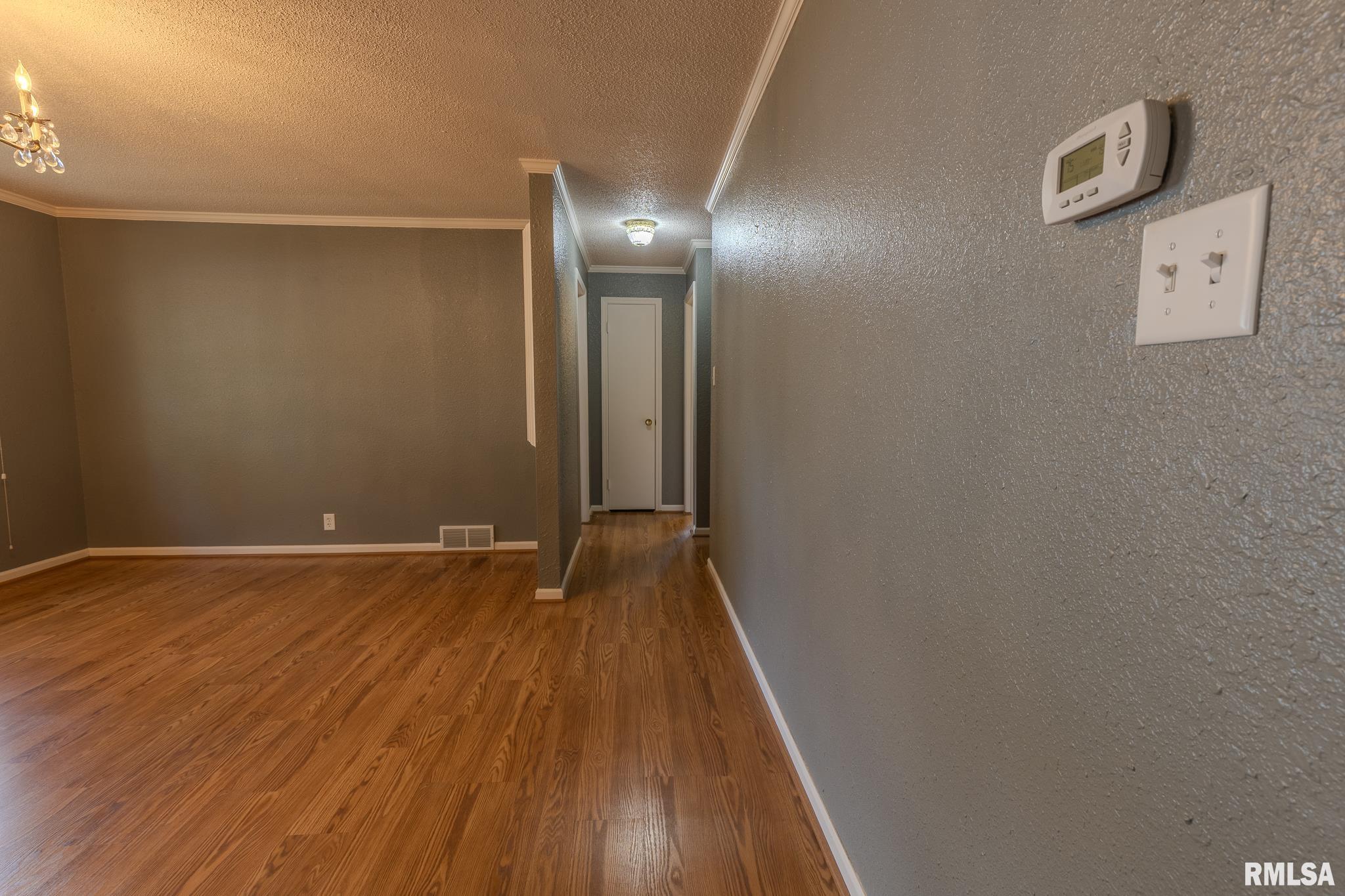 320 HILLCREST Drive