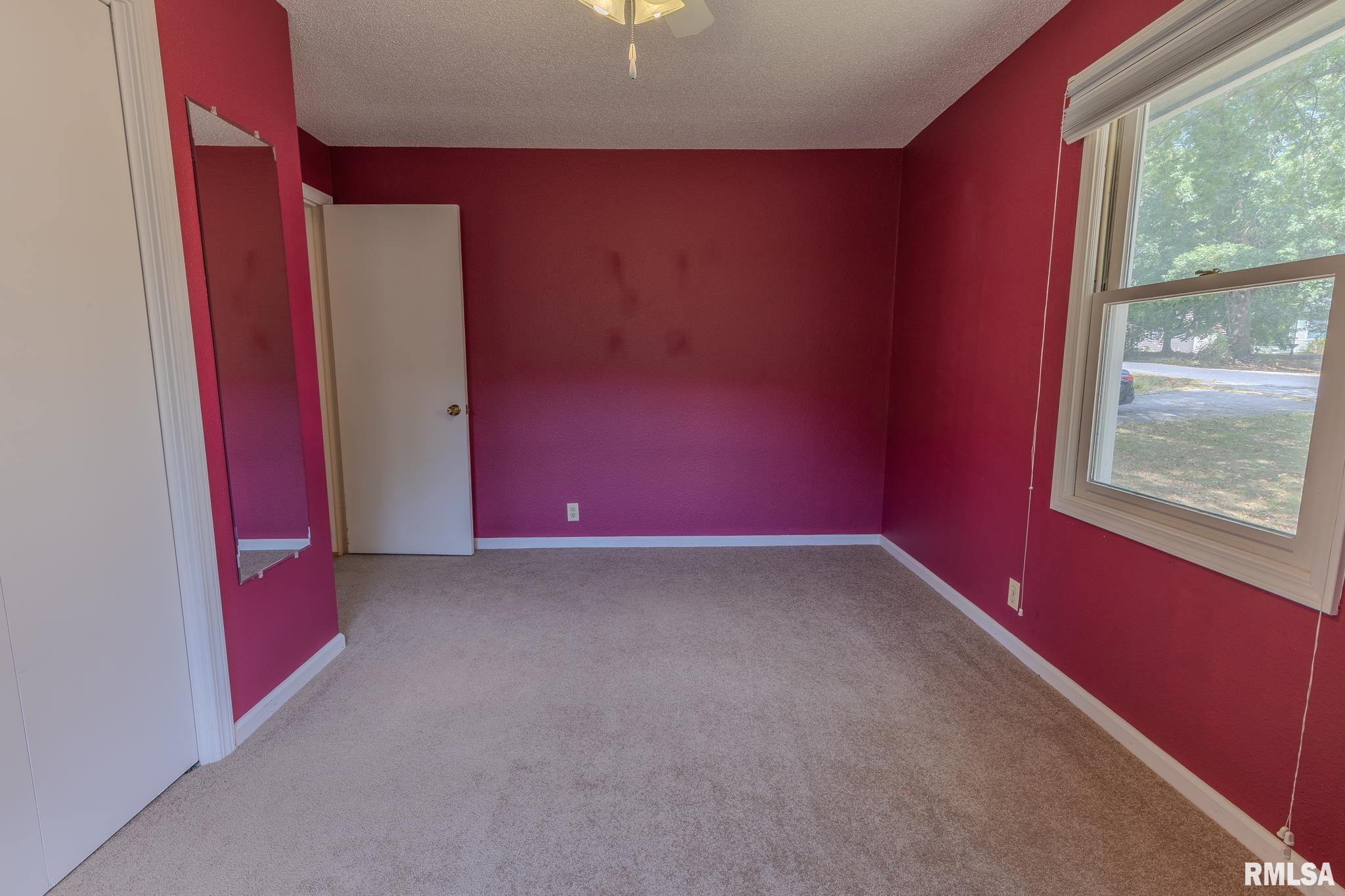 320 HILLCREST Drive