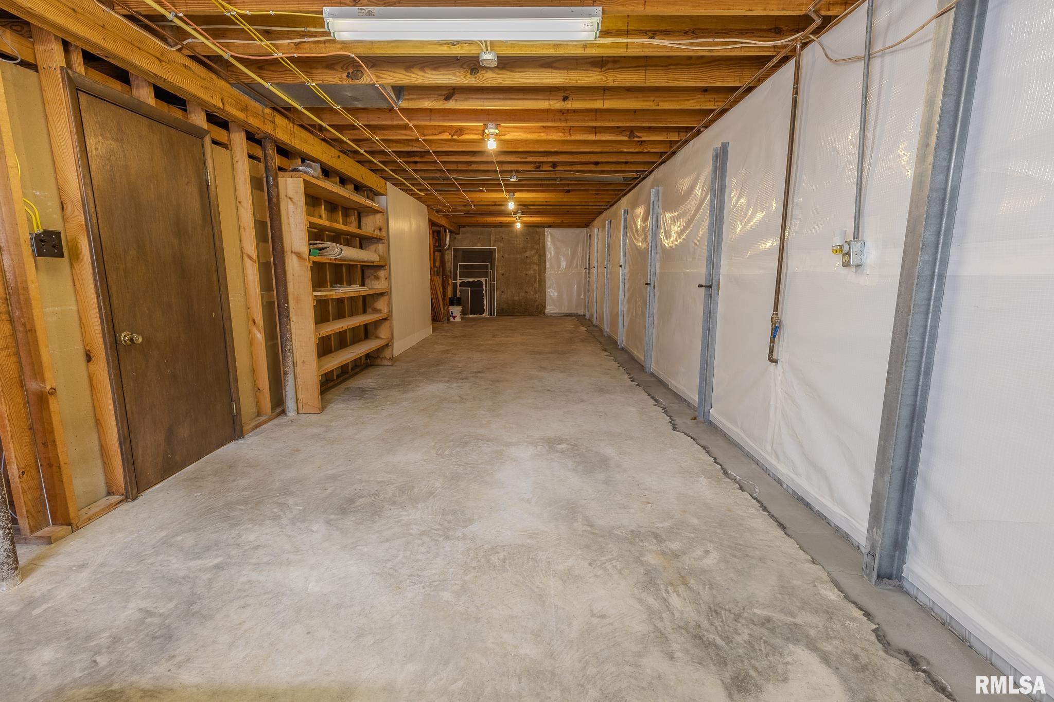 320 HILLCREST Drive