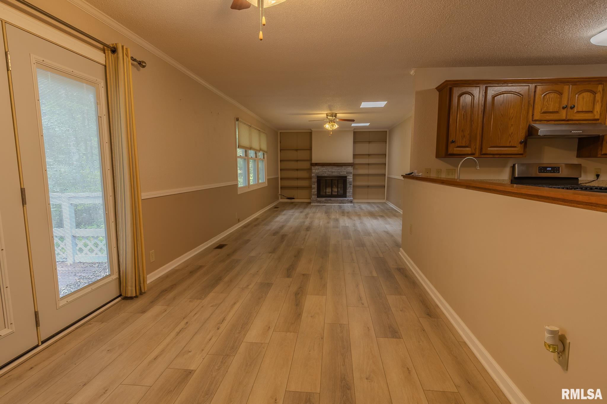 320 HILLCREST Drive