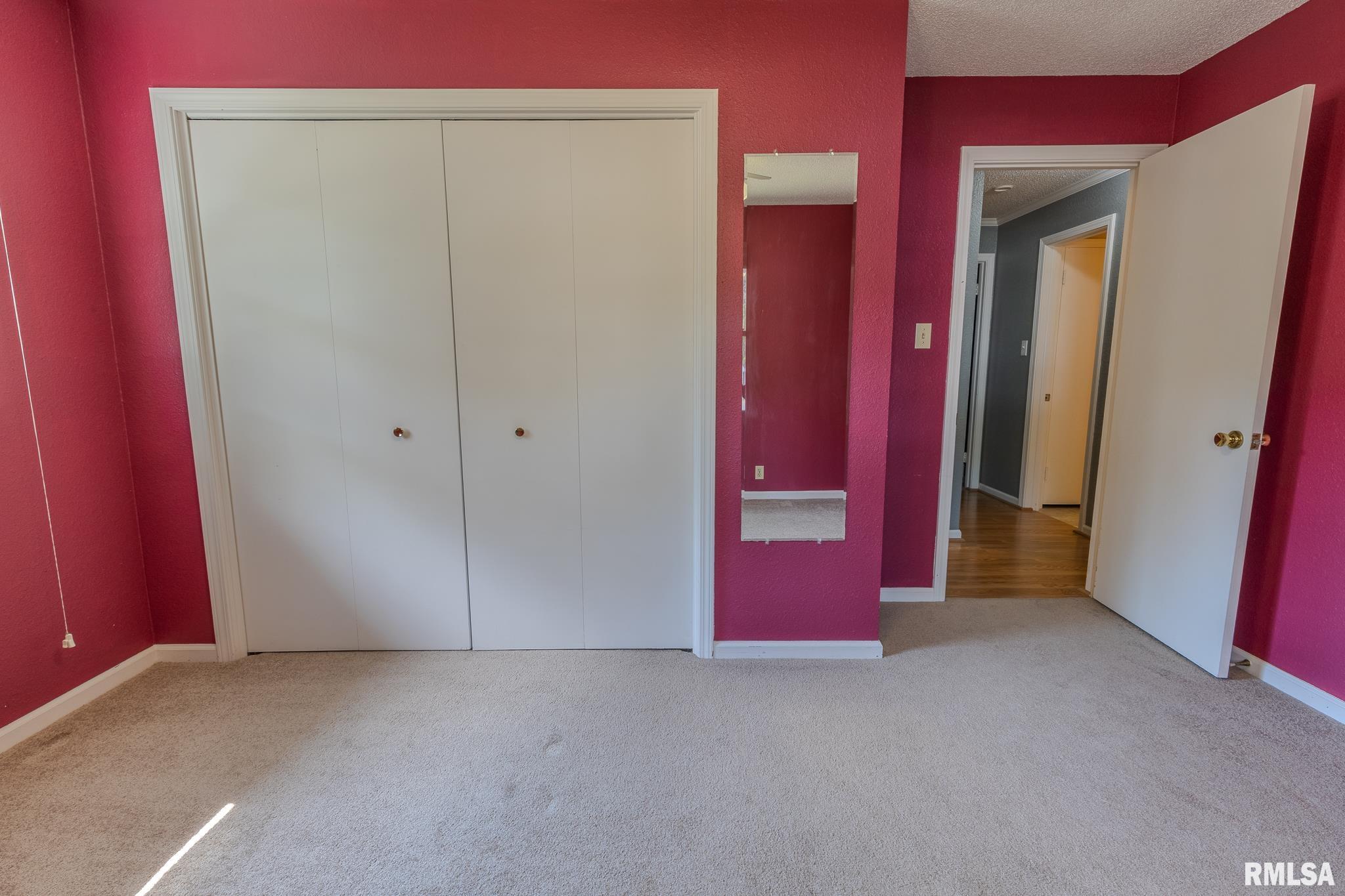 320 HILLCREST Drive