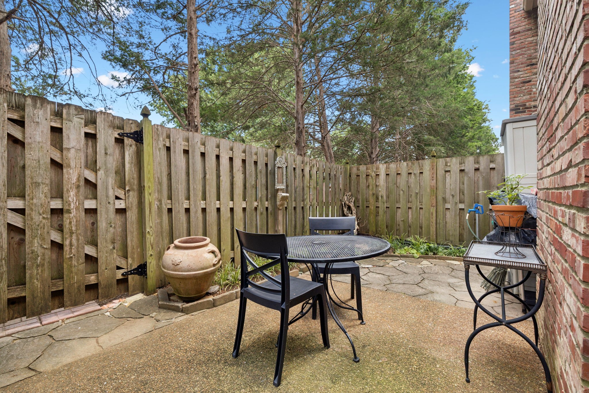2014 Graybar Ln