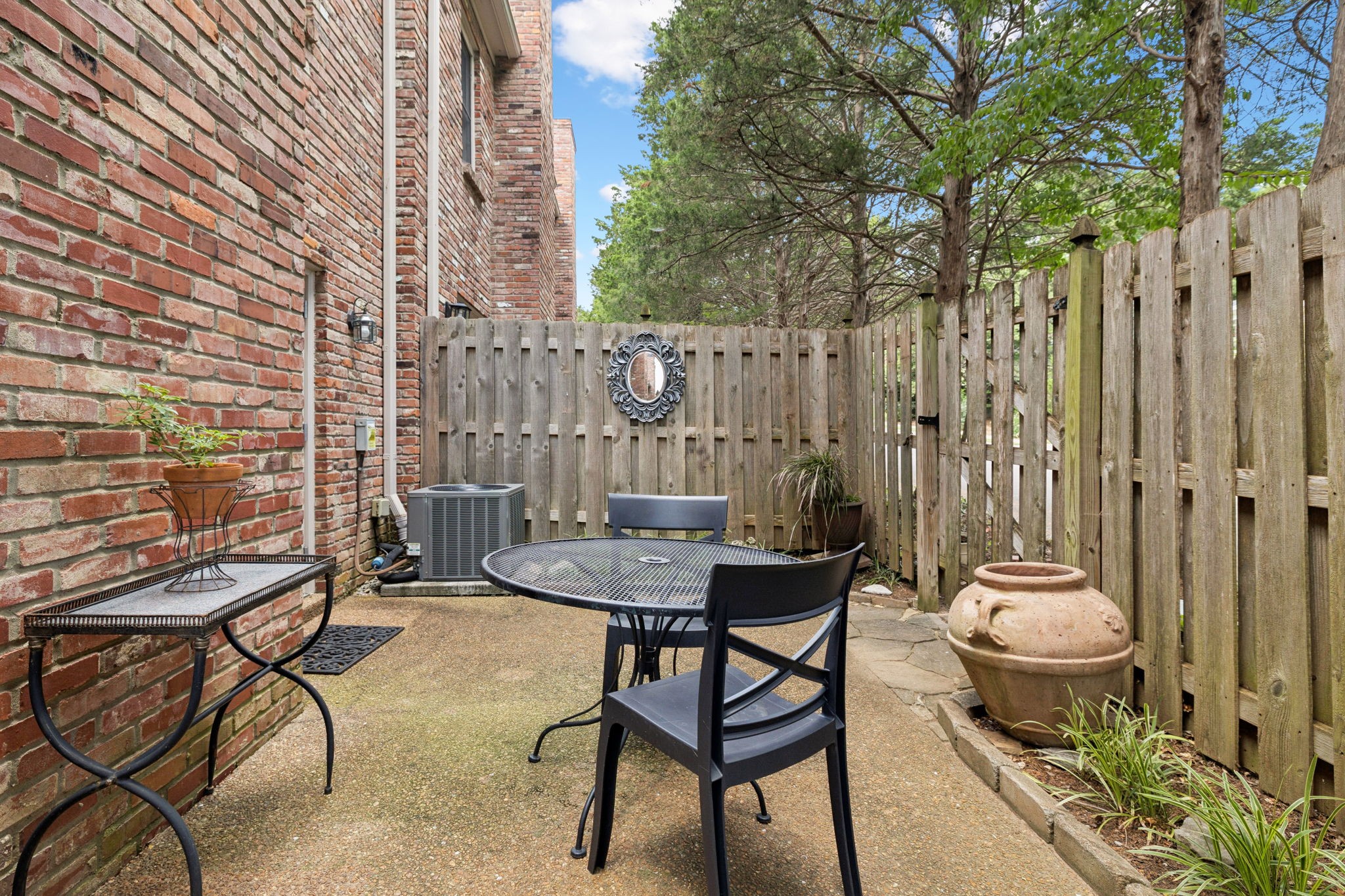 2014 Graybar Ln
