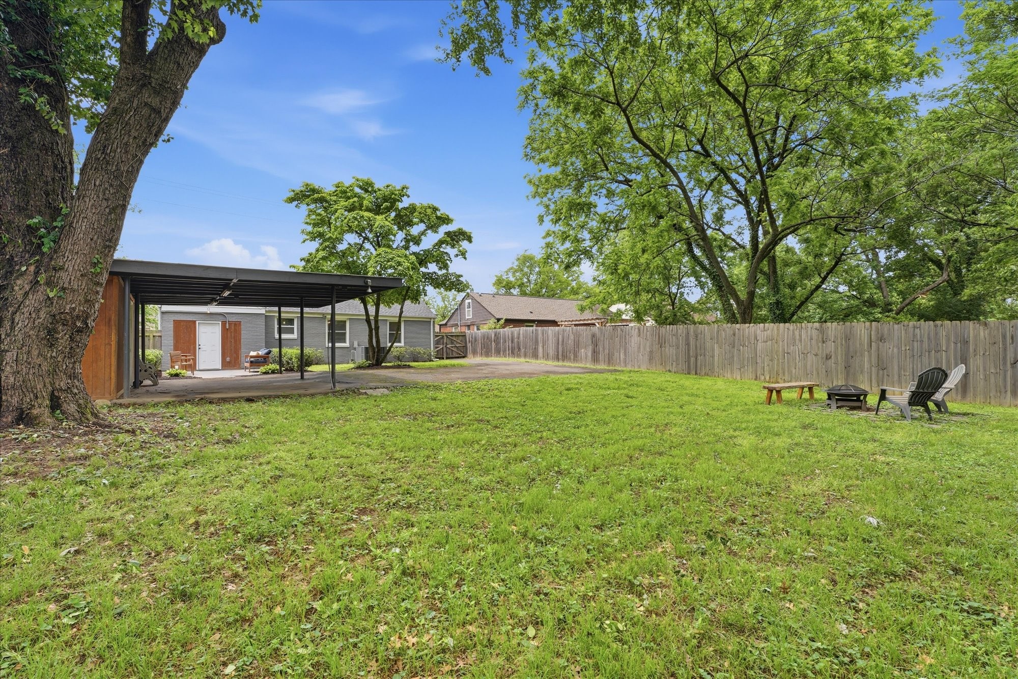 1407 Stratford Ave