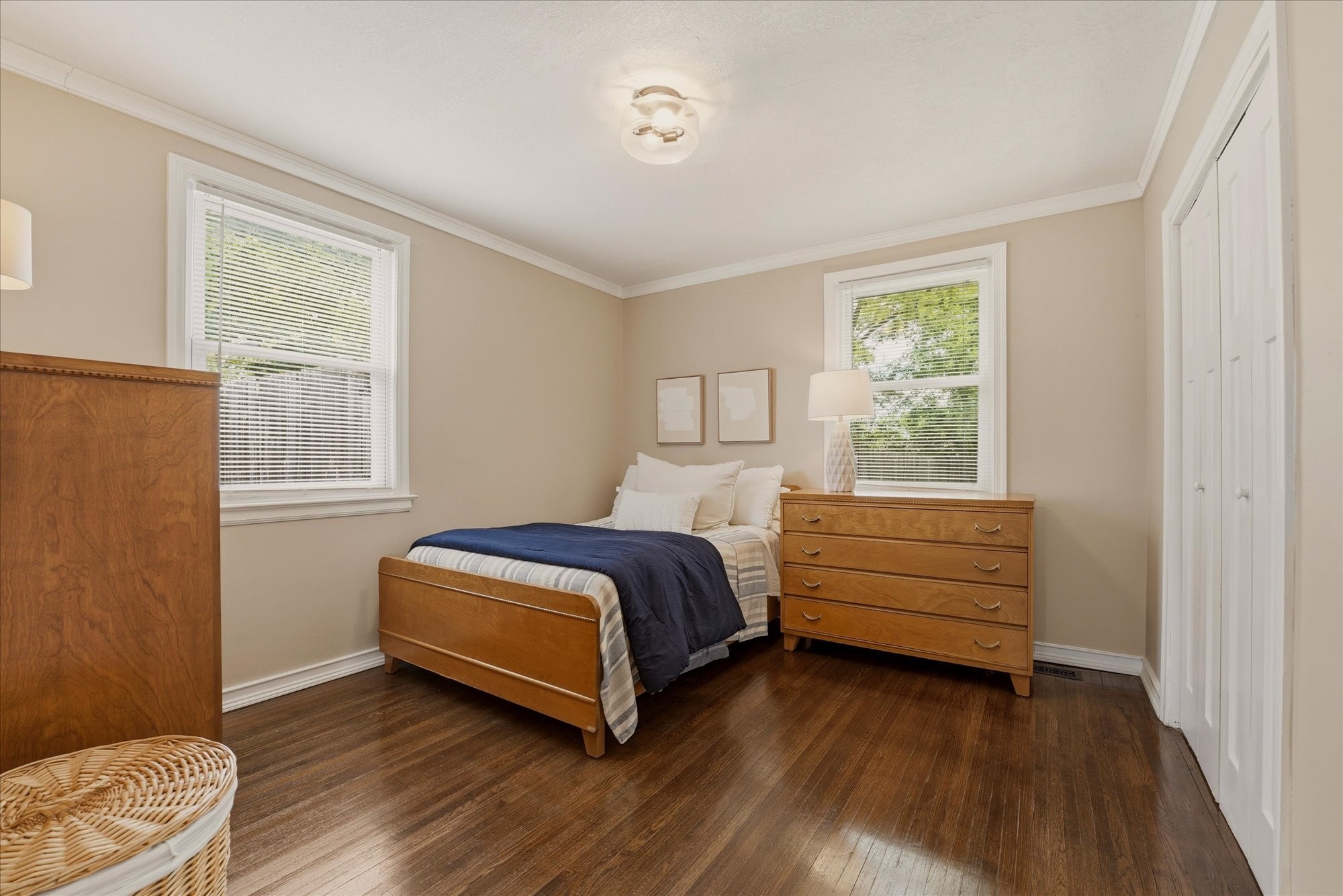 1407 Stratford Ave