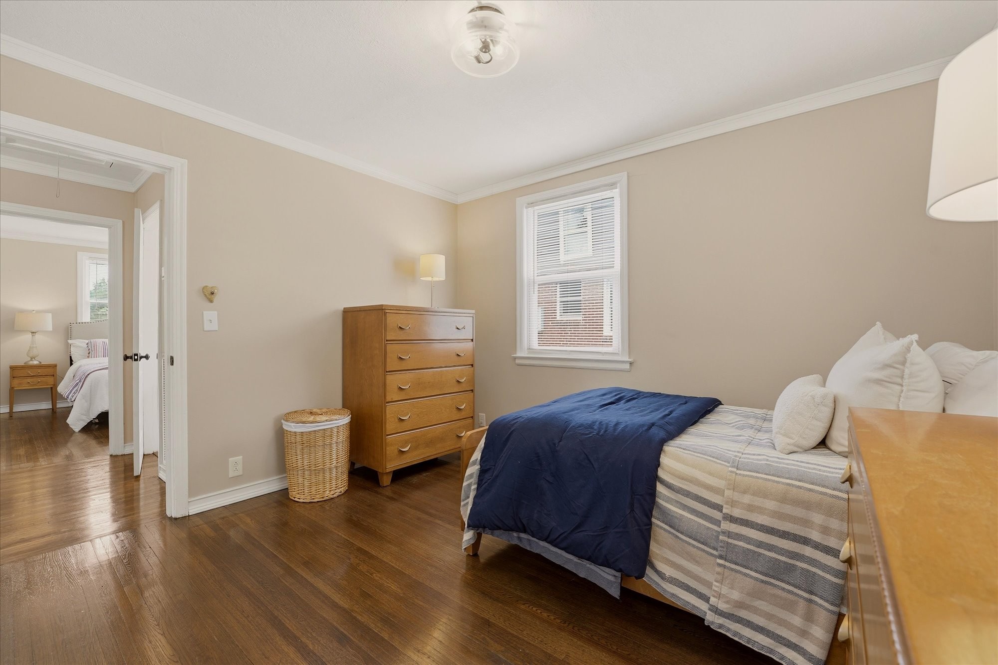 1407 Stratford Ave