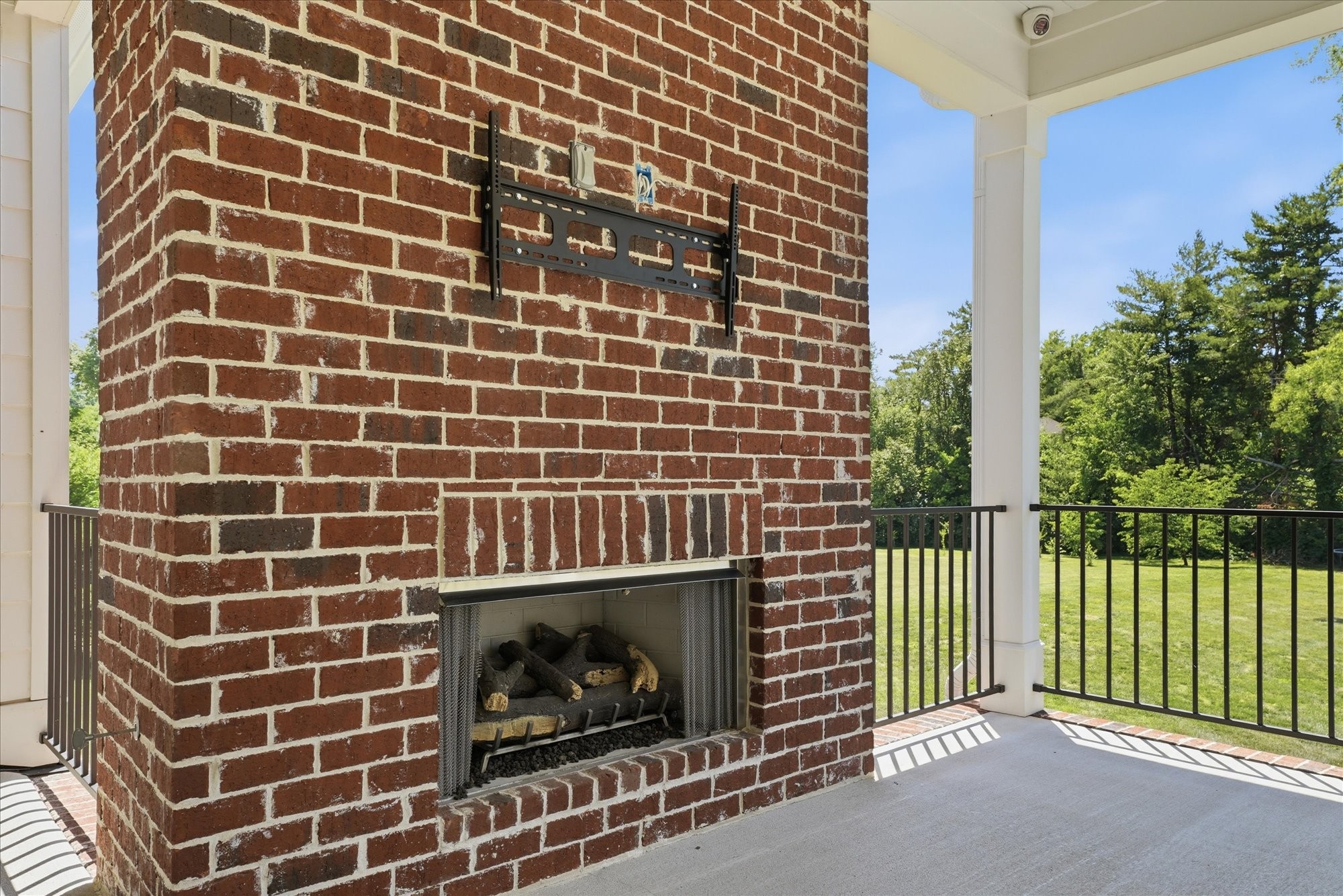 9215 Brushboro Dr