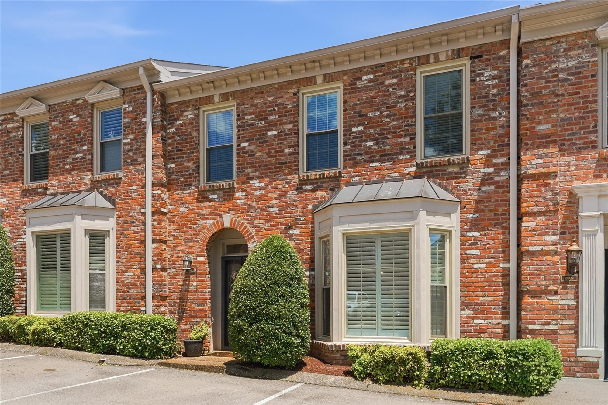 2004 Graybar Ln